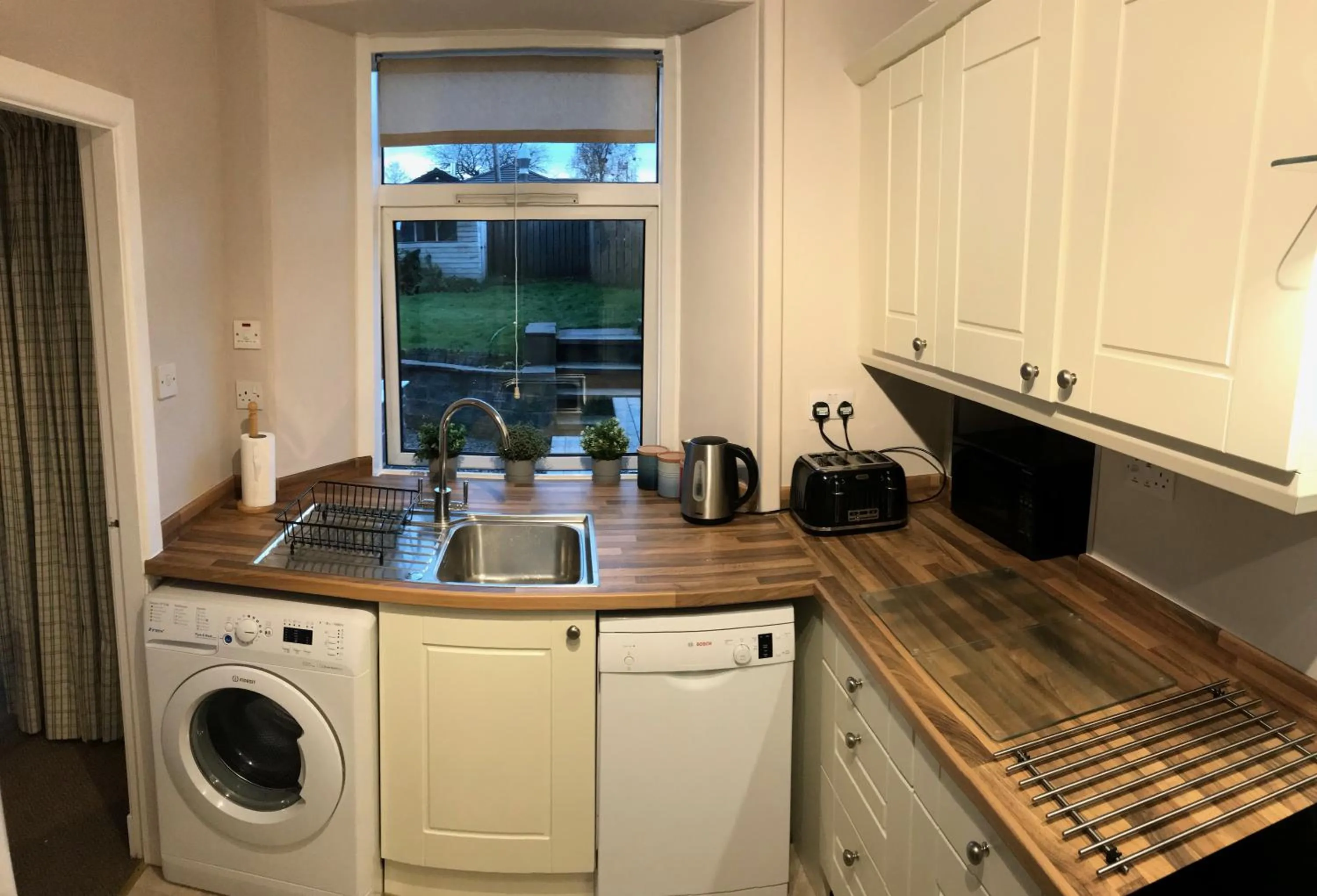 Kitchen or kitchenette in Carrick House
