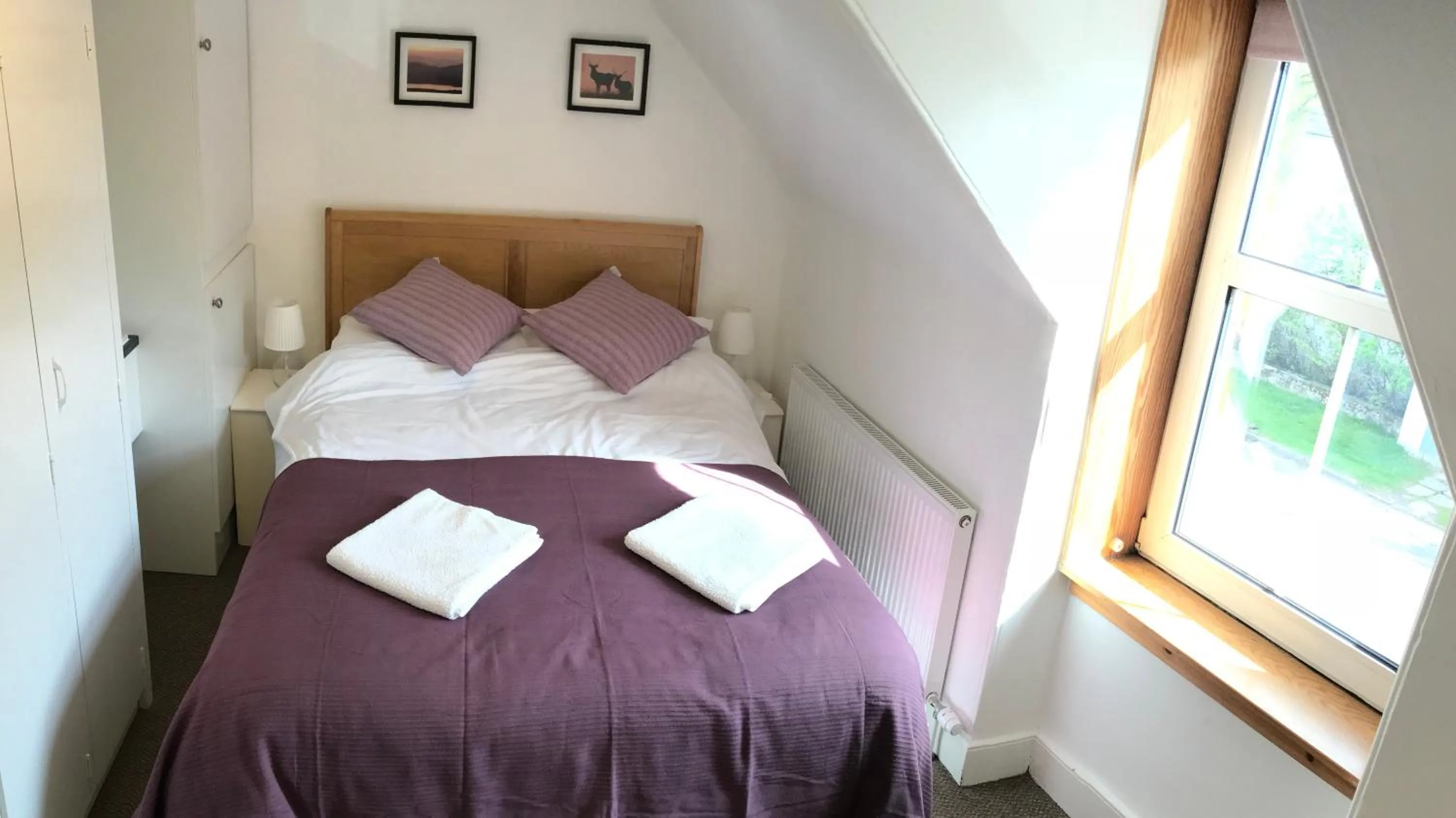 Bedroom, Bed in Carrick House