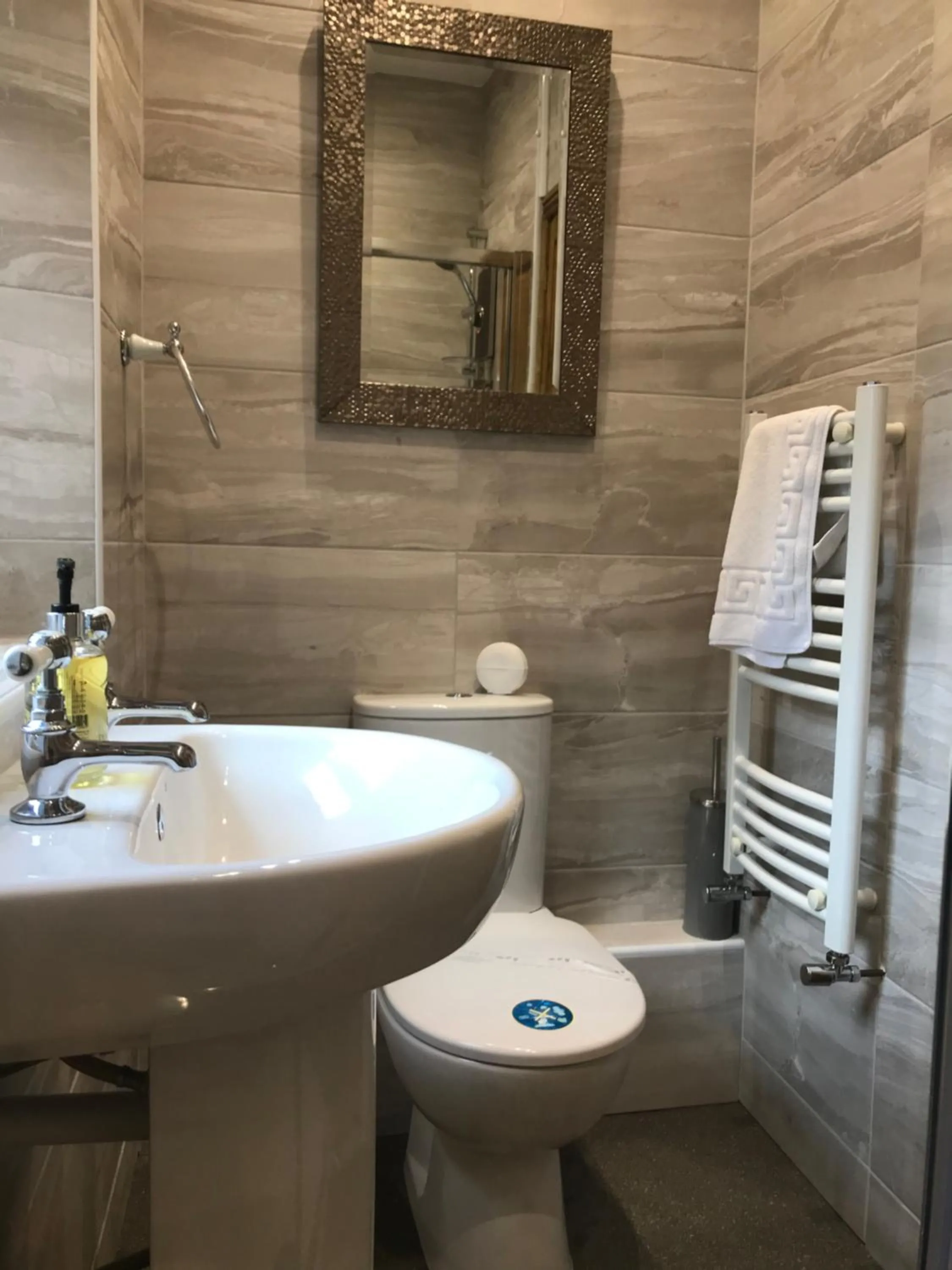 Bathroom in Glendale Guest House