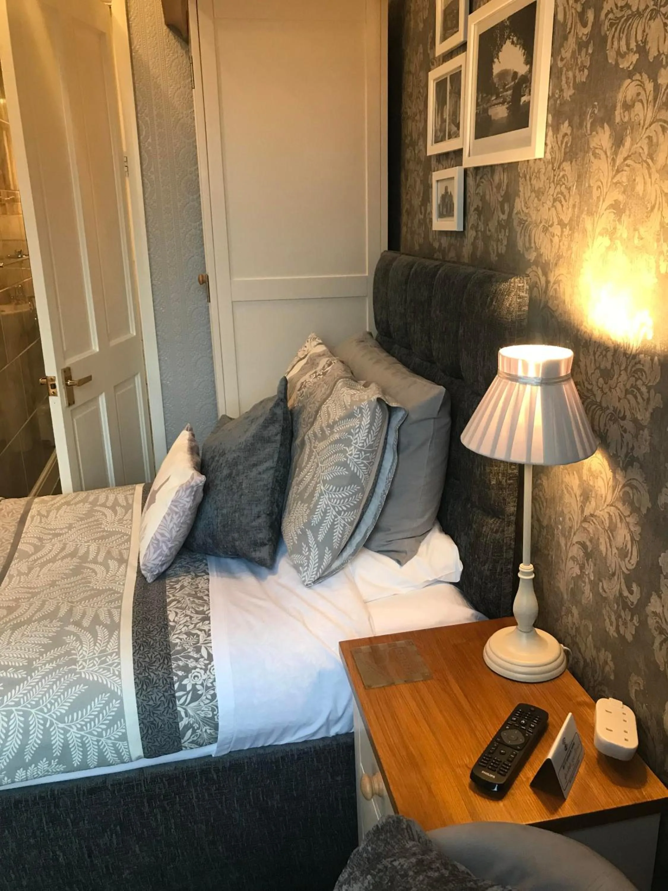Bed in Glendale Guest House