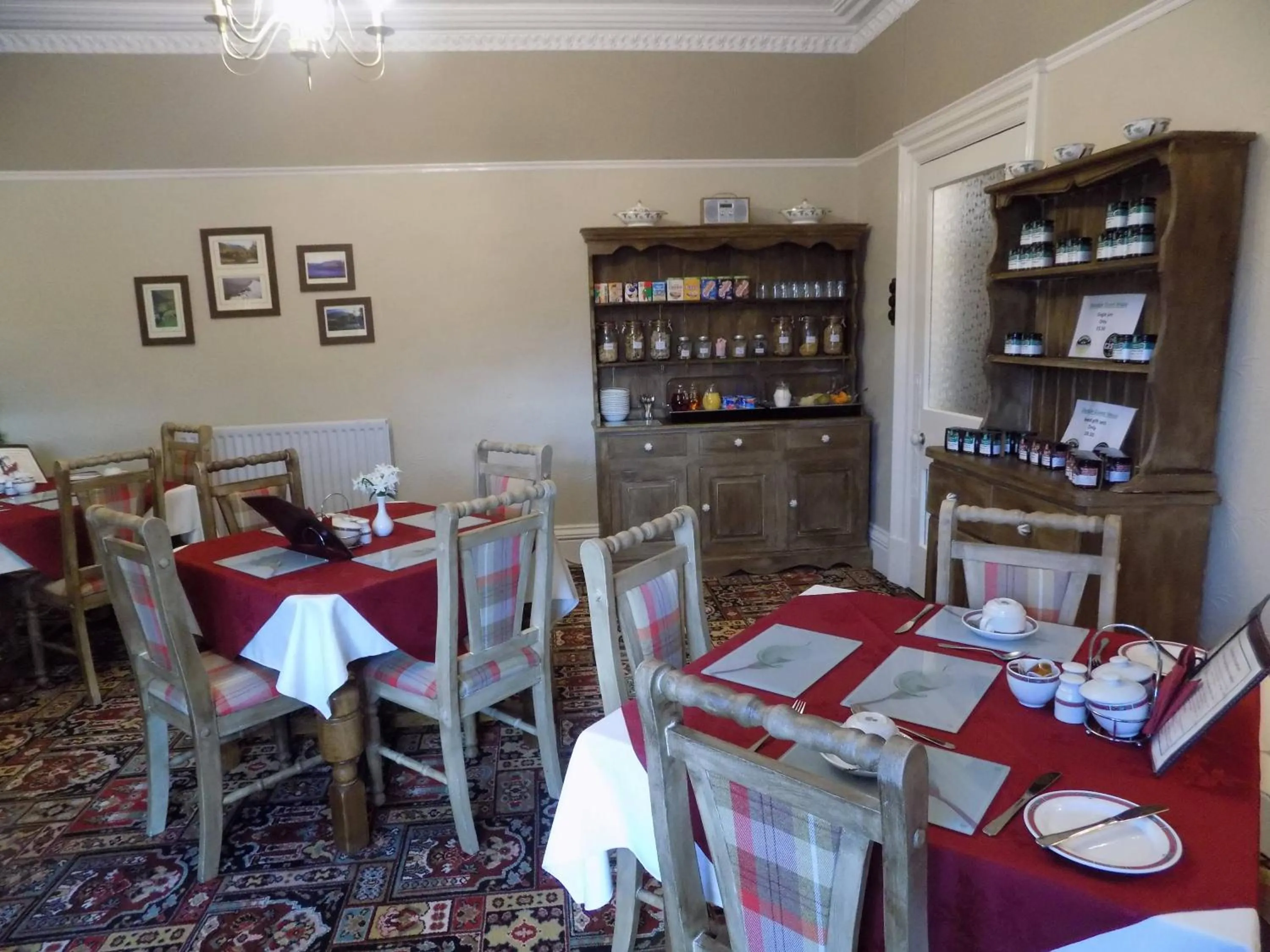 Dining area in Glendale Guest House