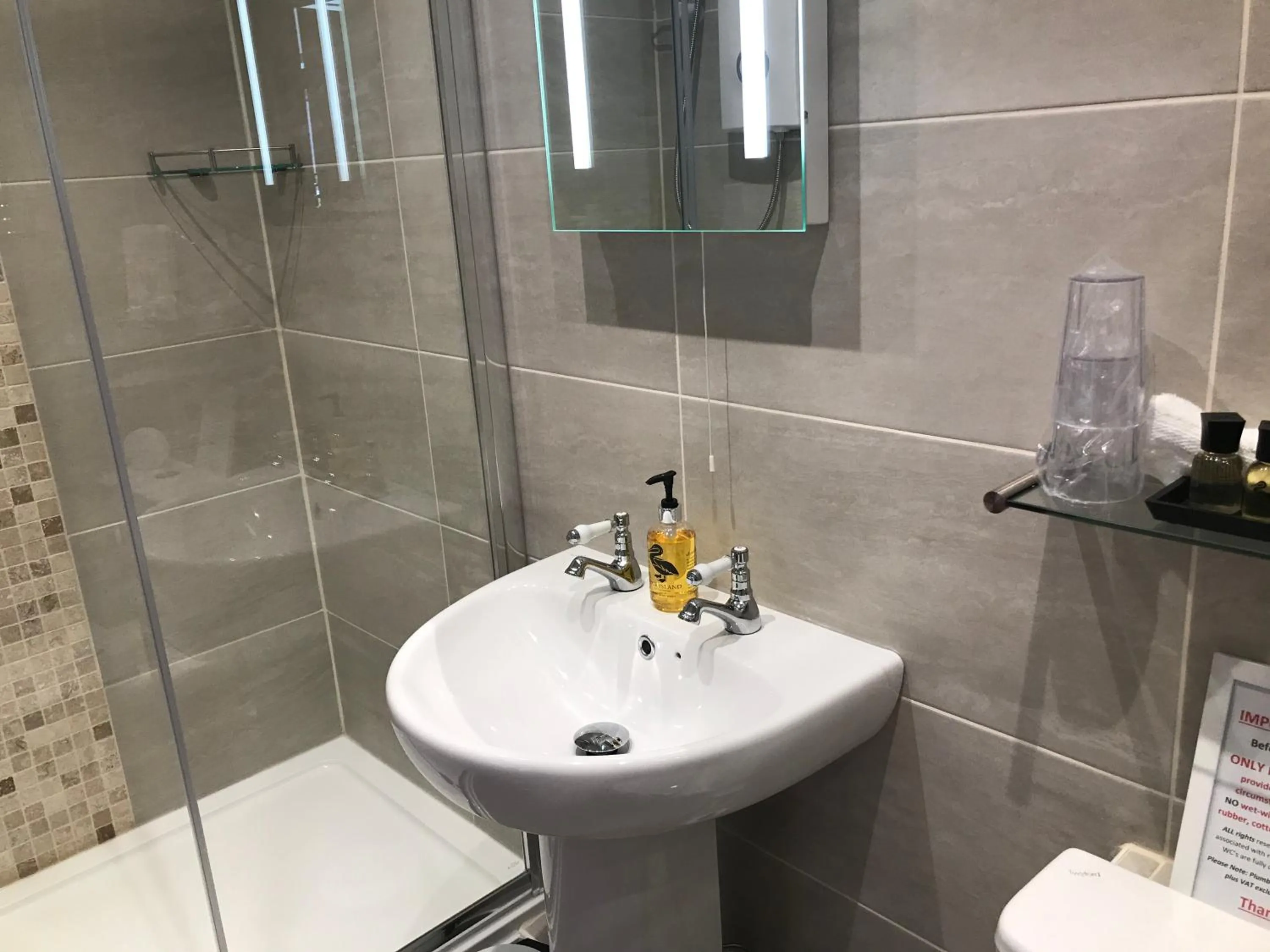 Bathroom in Glendale Guest House
