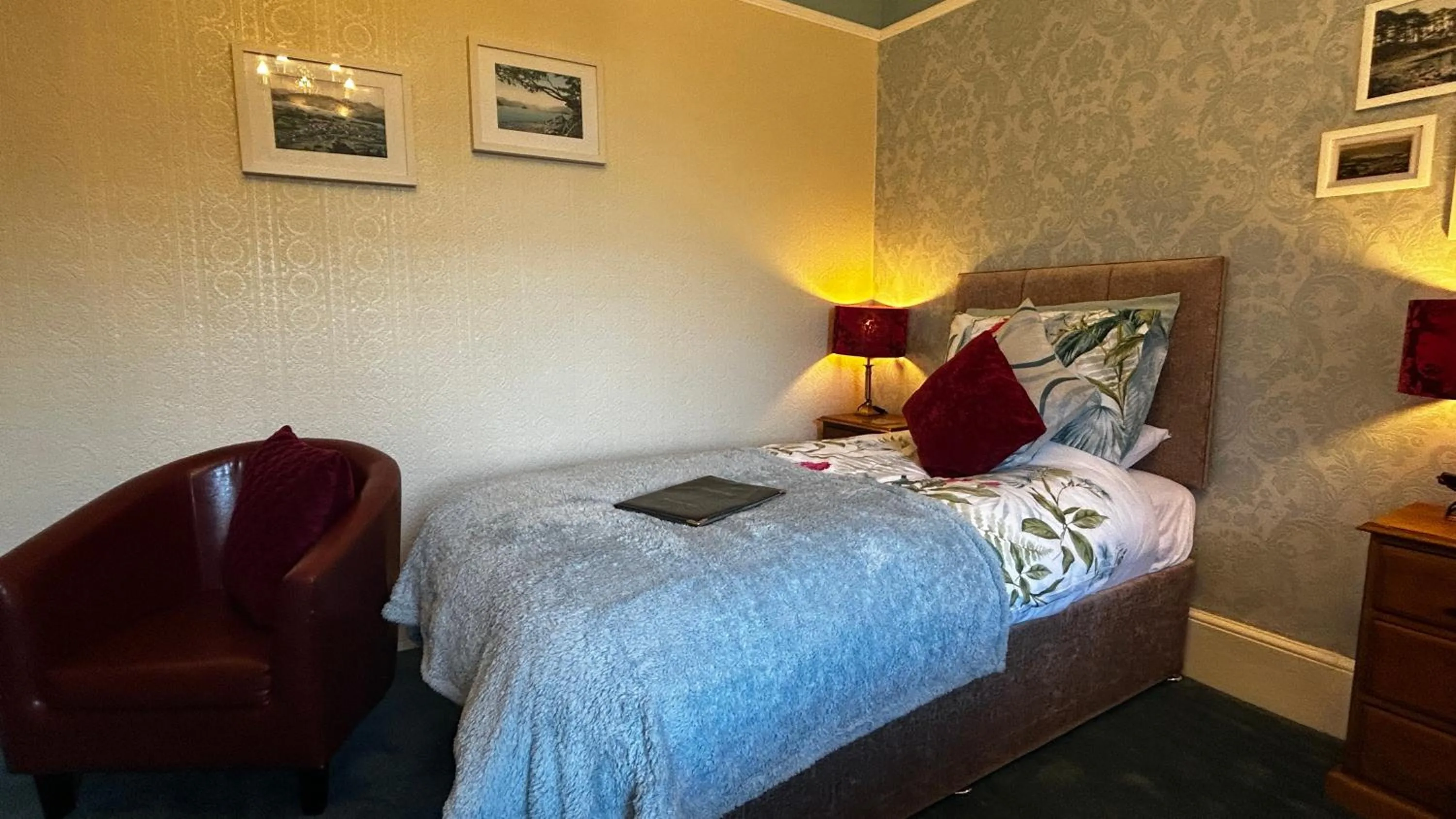 Bed in Glendale Guest House