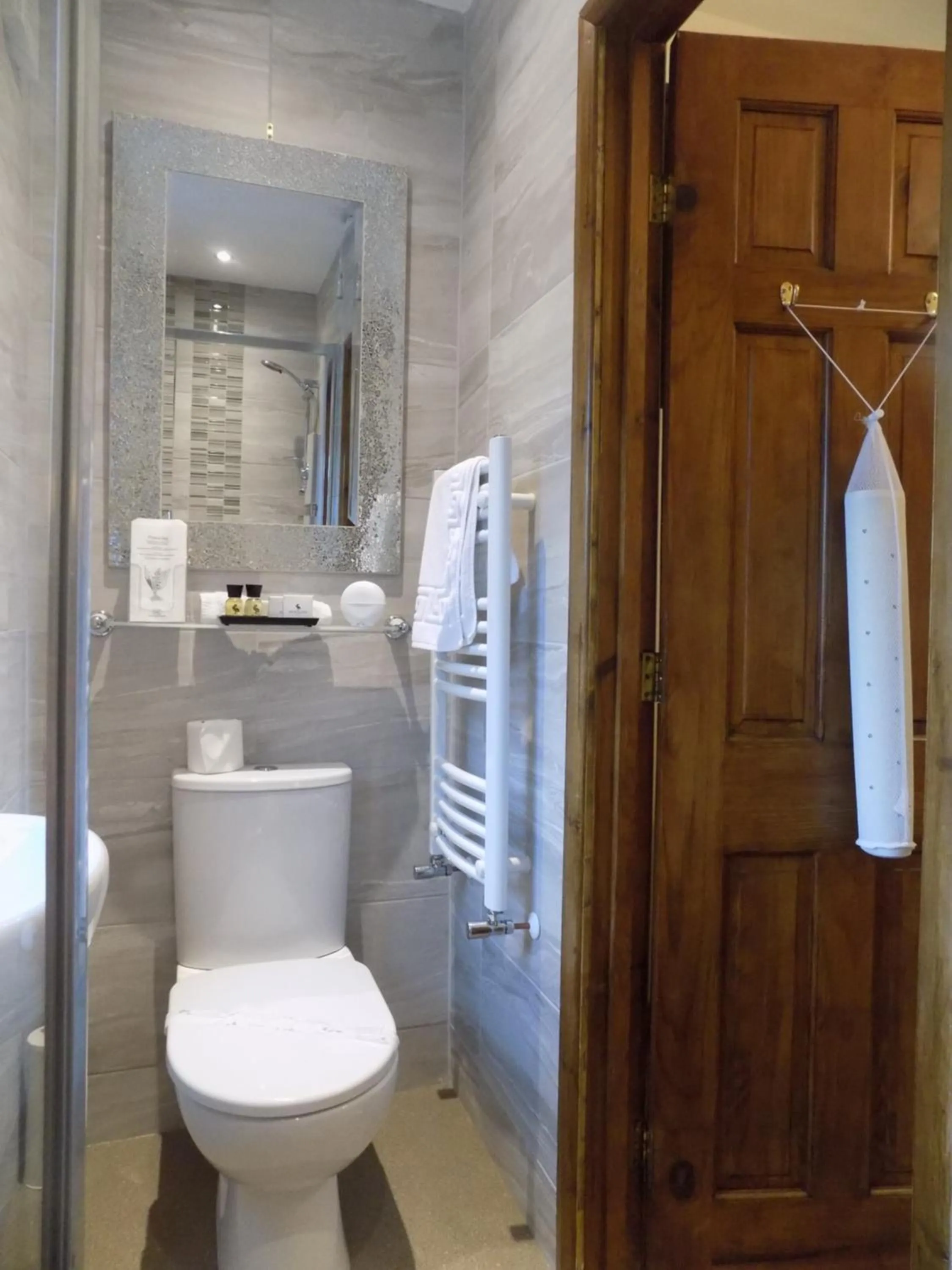 Shower in Glendale Guest House