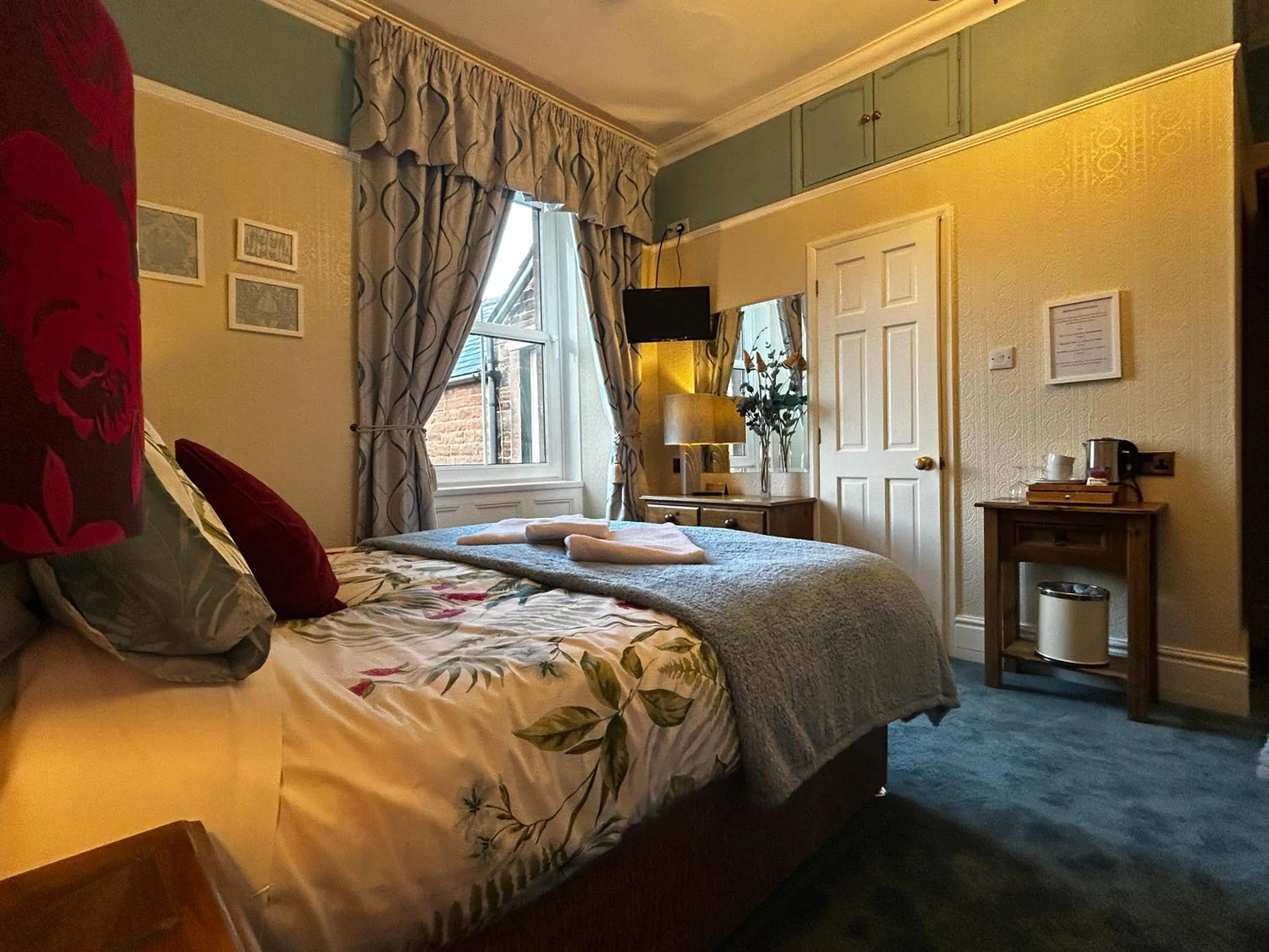 Bed in Glendale Guest House