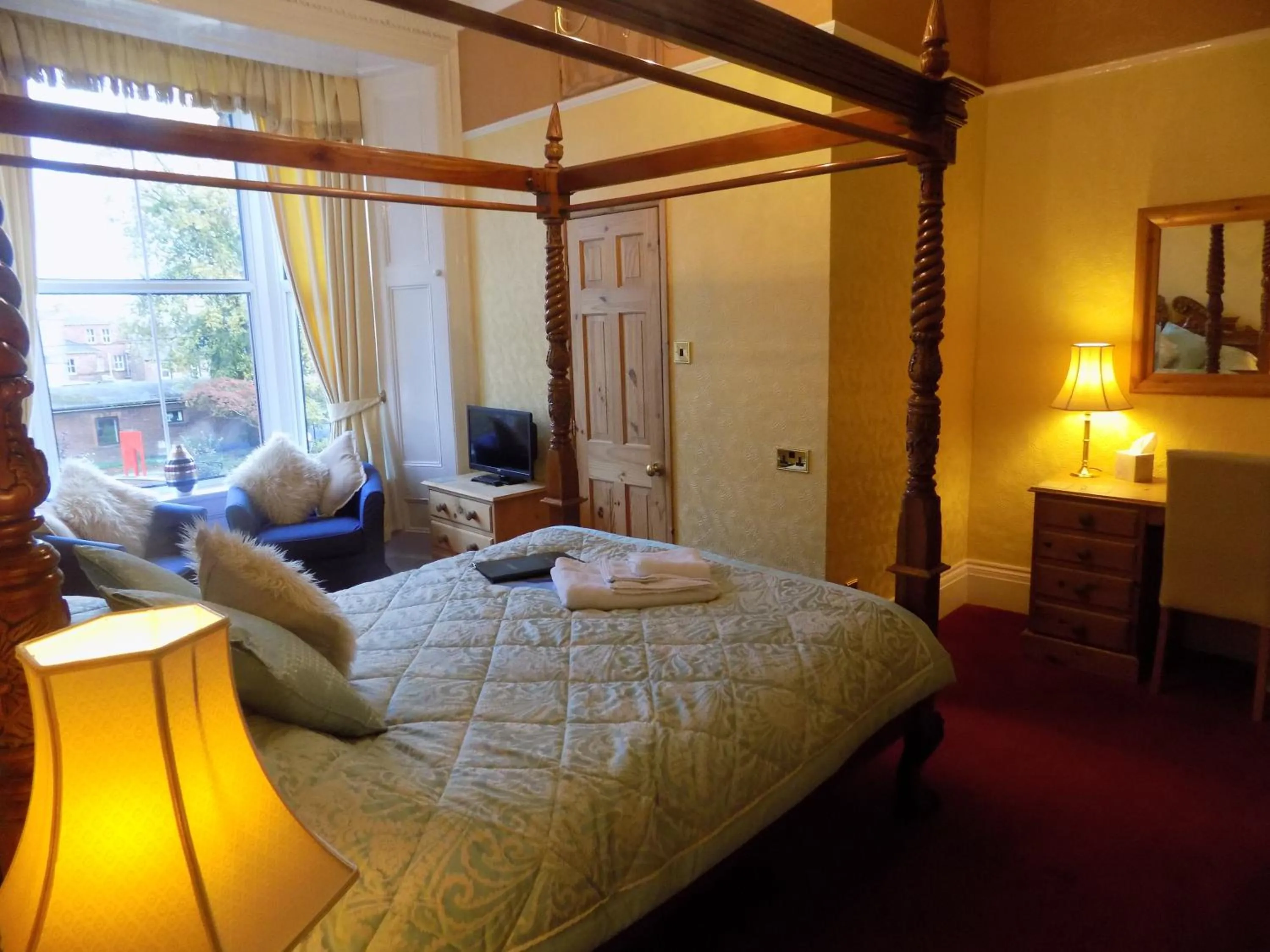 Bed in Glendale Guest House