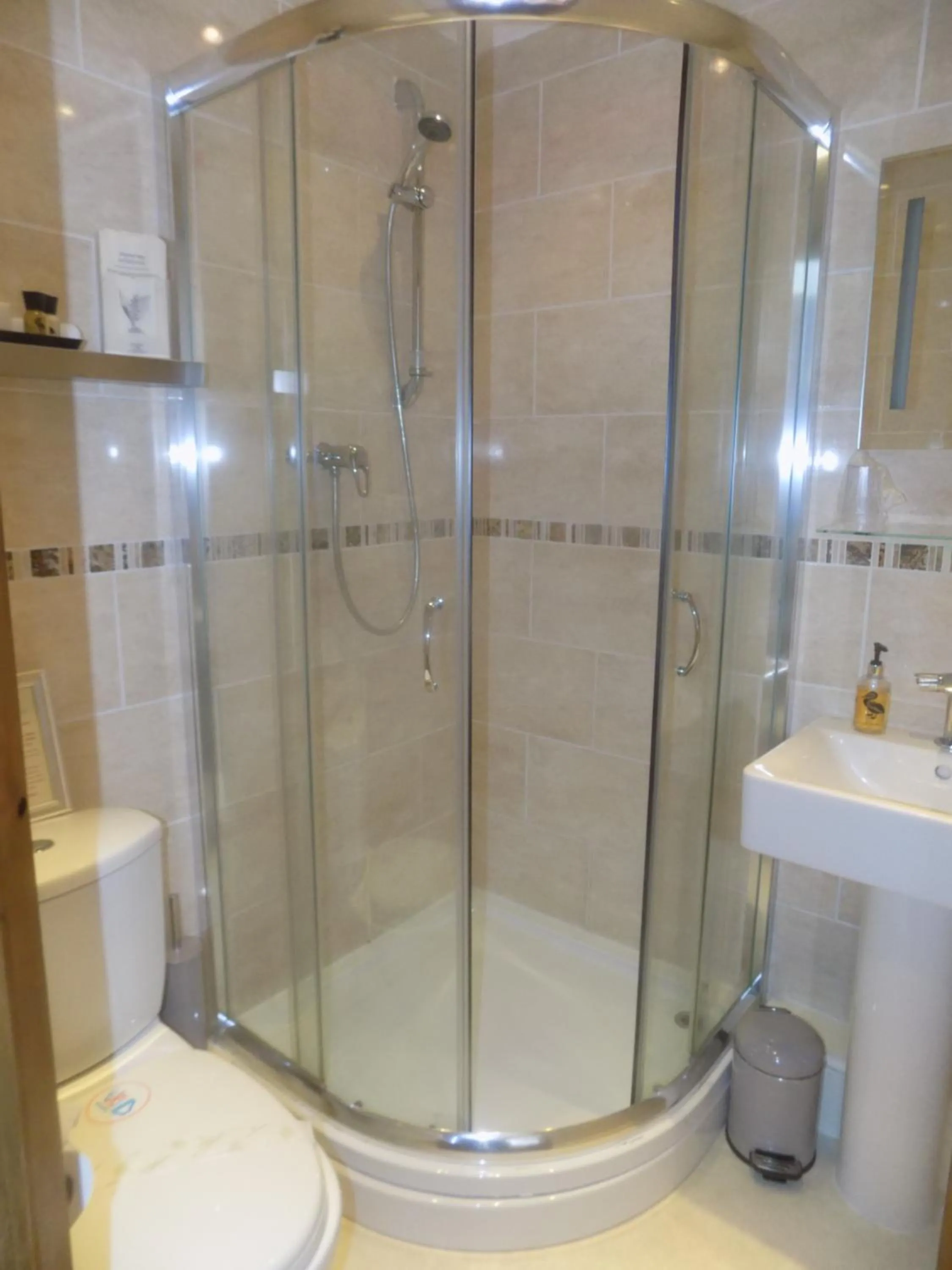 Bathroom in Glendale Guest House