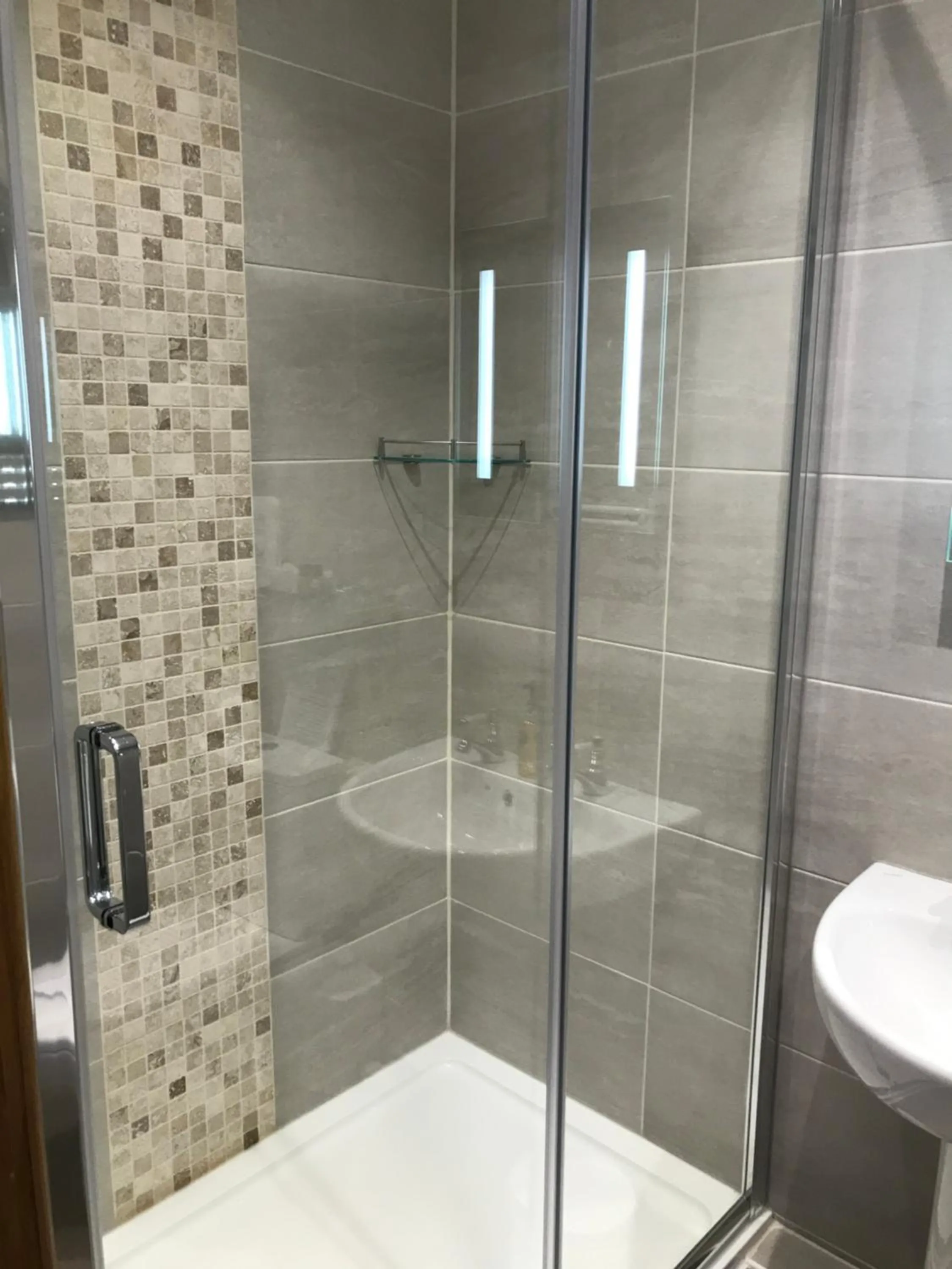 Shower in Glendale Guest House