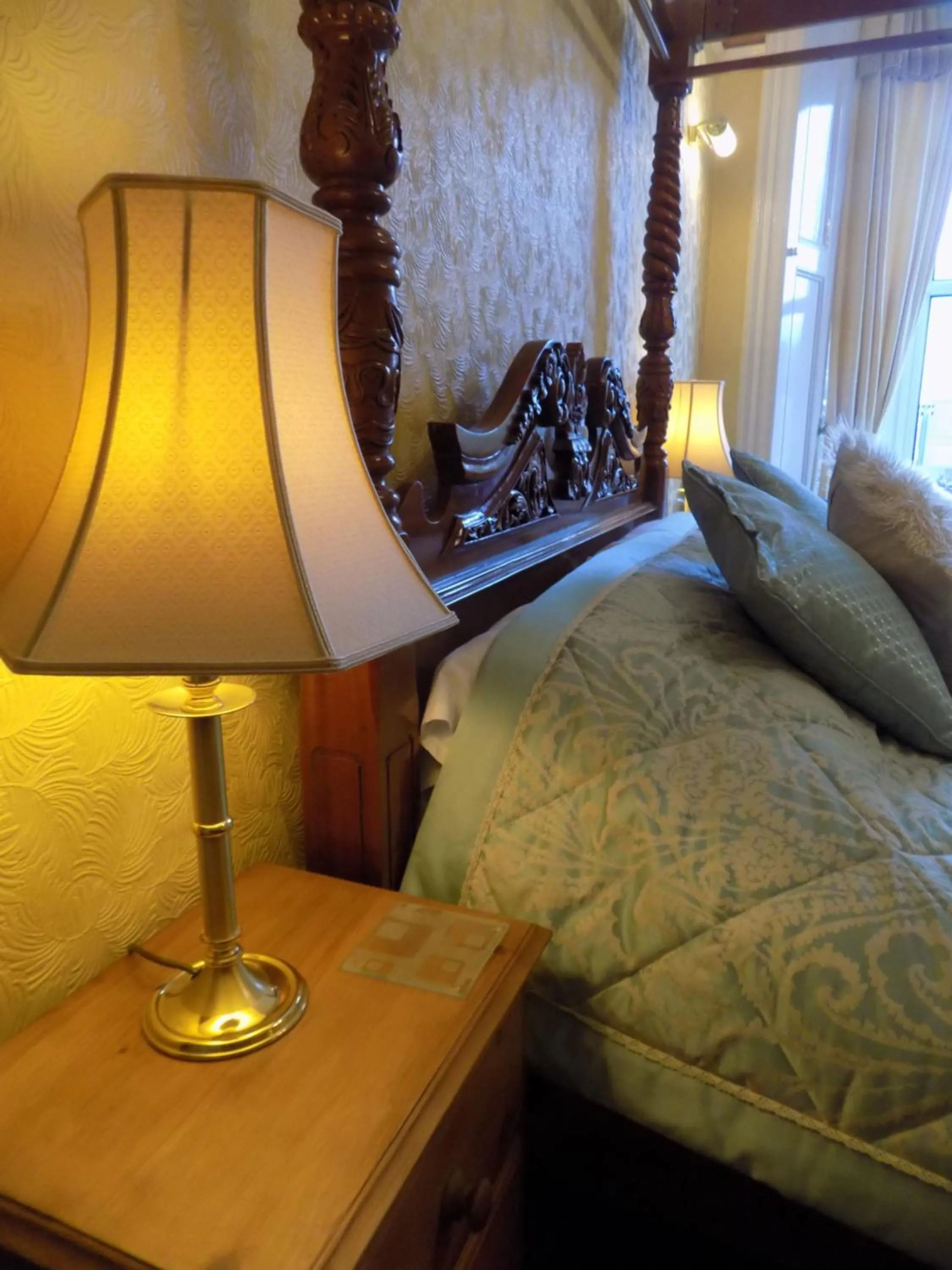 Decorative detail, Bed in Glendale Guest House