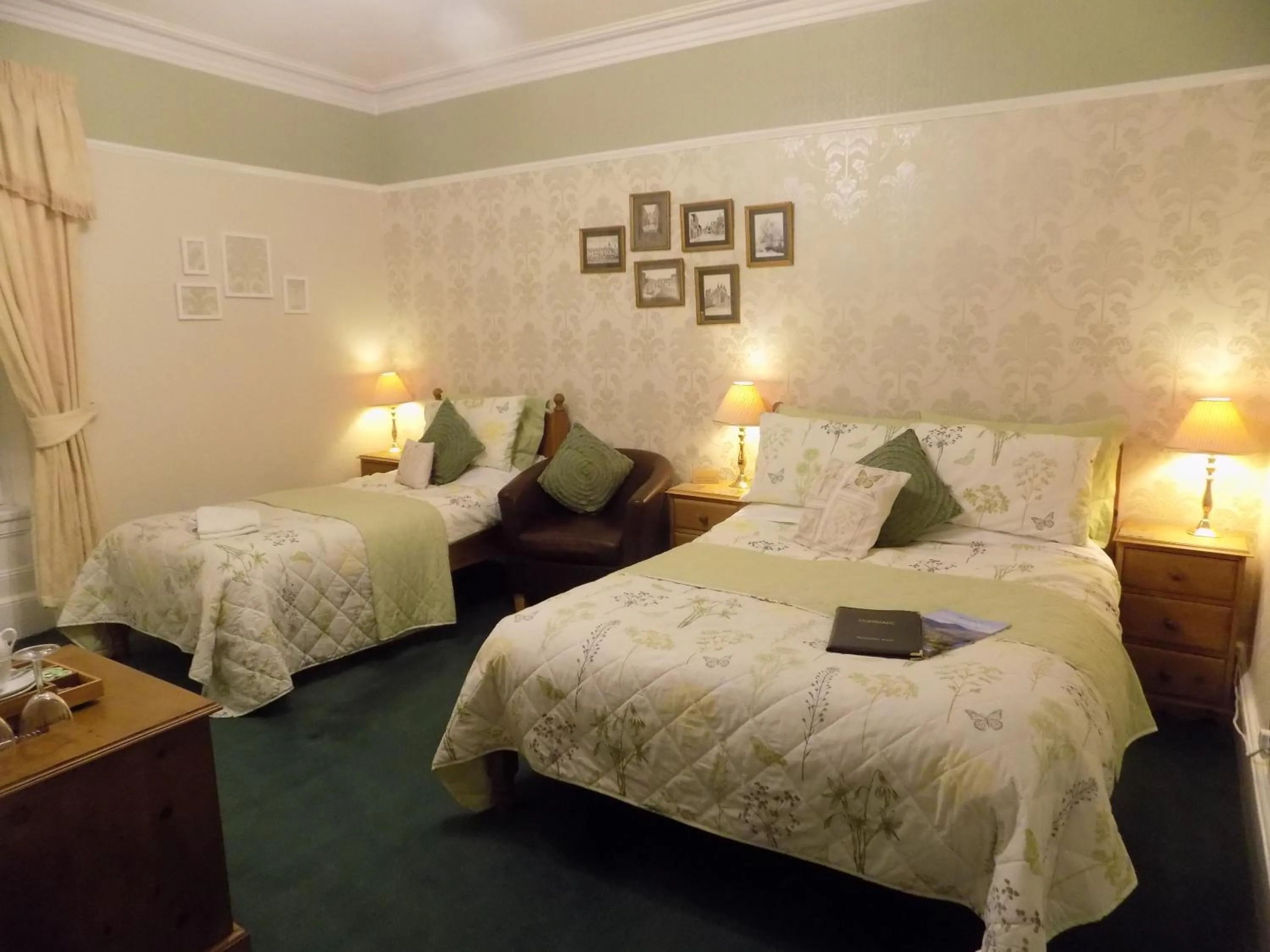 Bed in Glendale Guest House