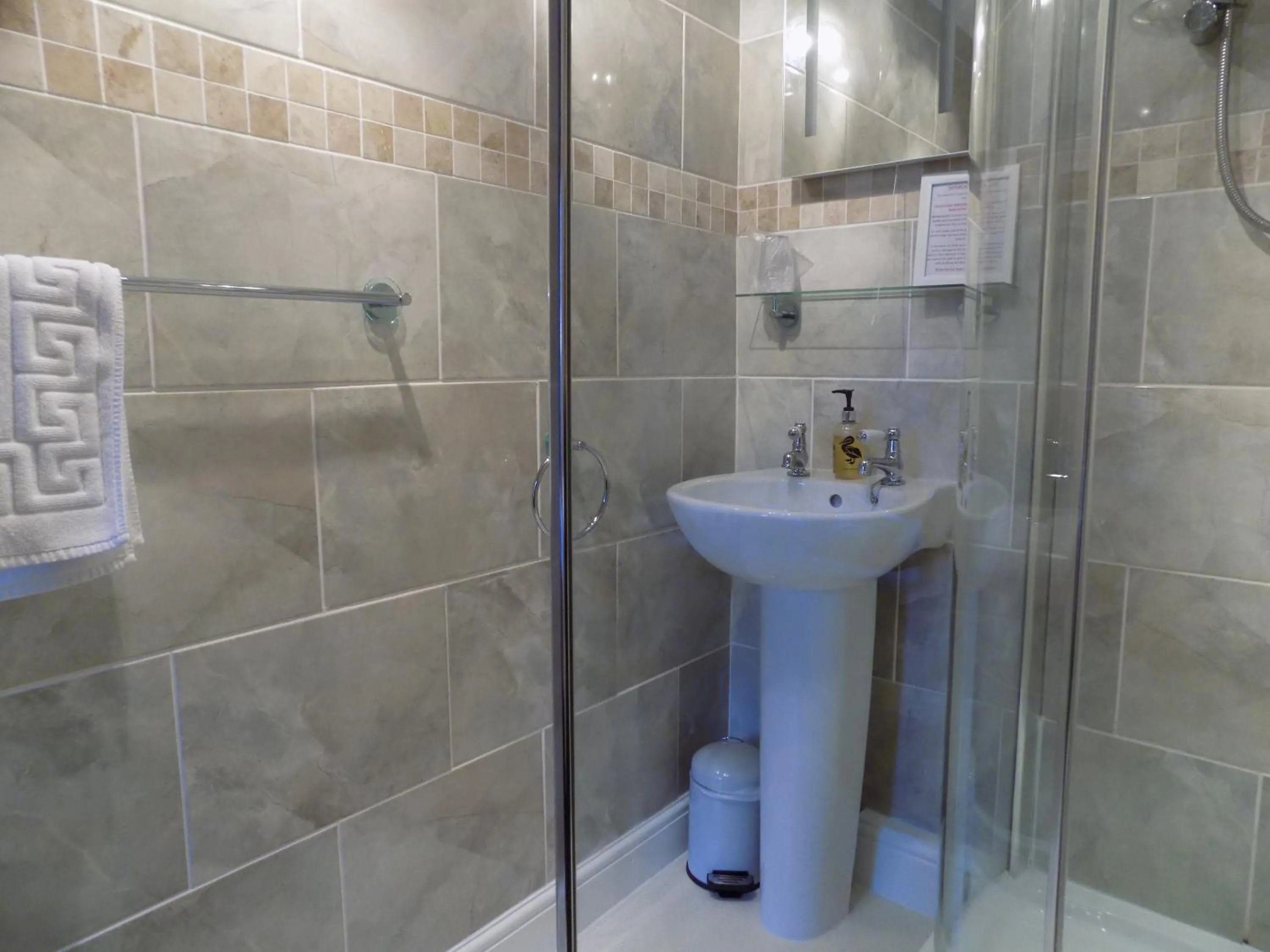 Shower in Glendale Guest House