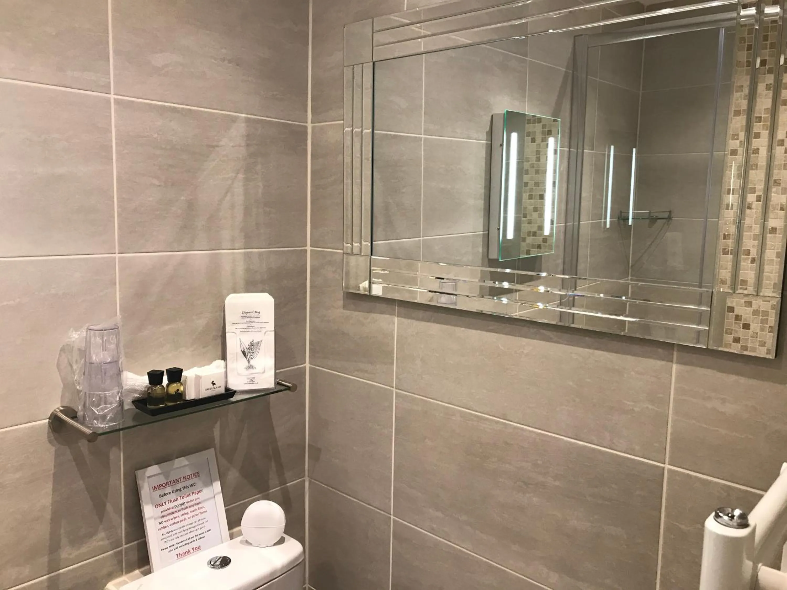 Bathroom in Glendale Guest House