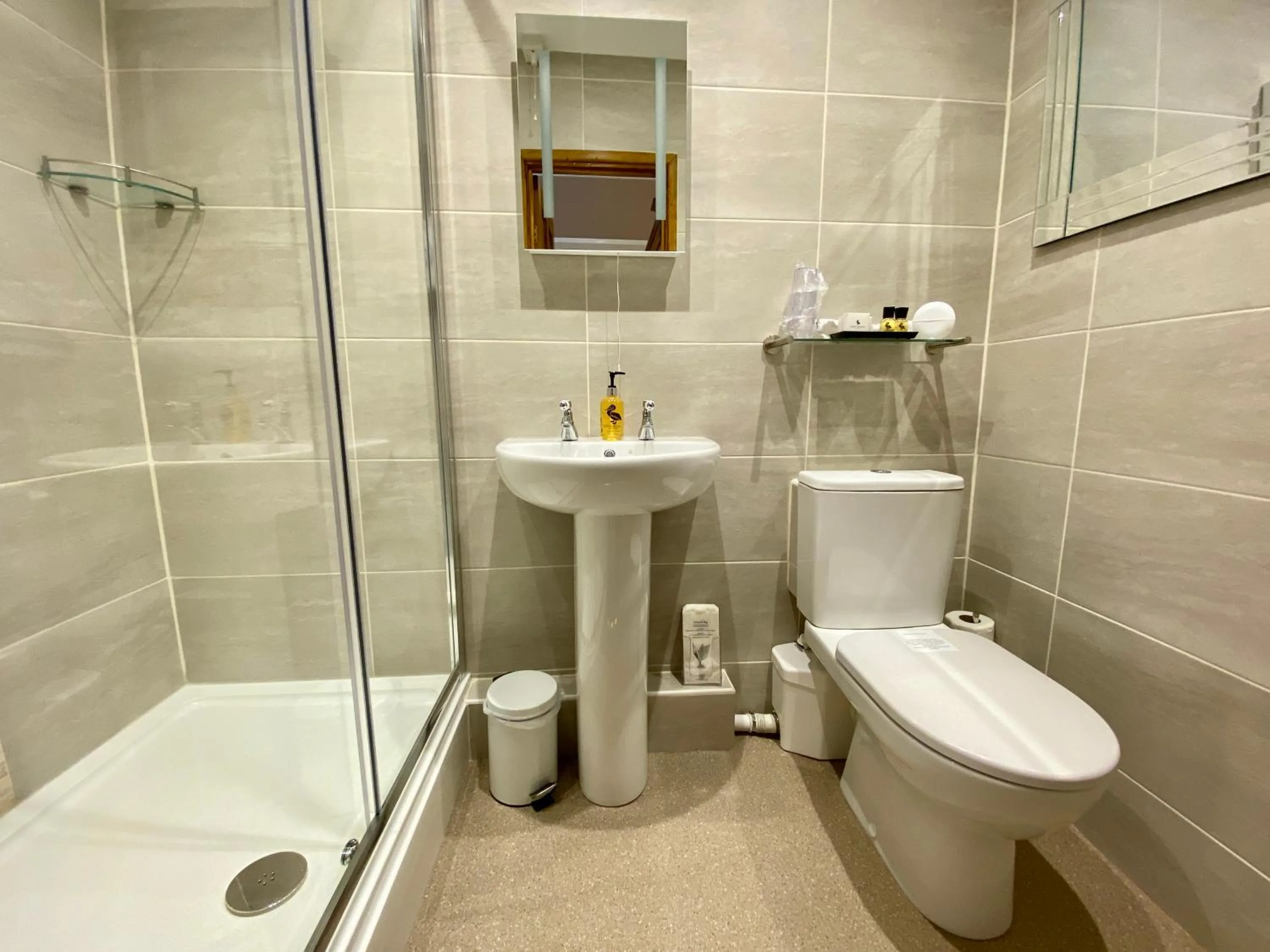 Shower in Glendale Guest House