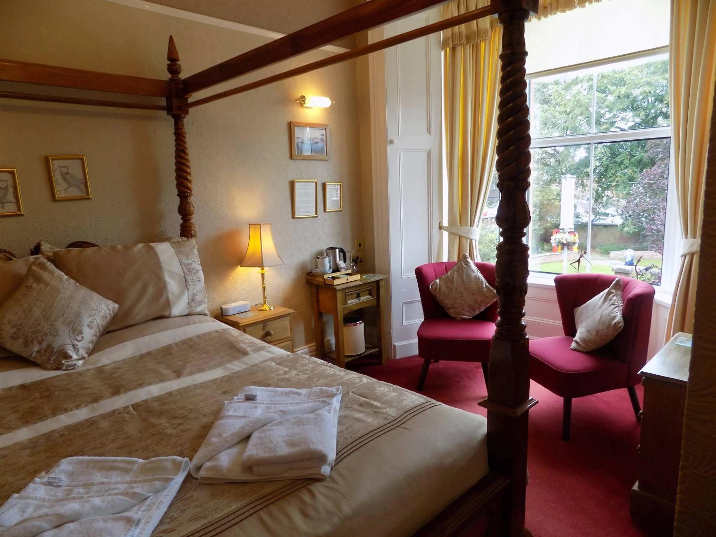 Bed in Glendale Guest House