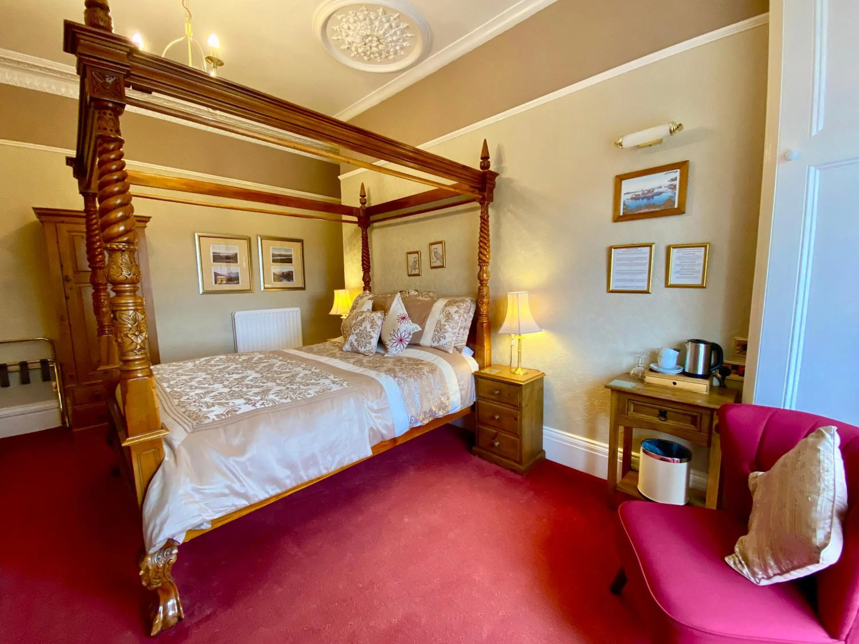 Bed in Glendale Guest House