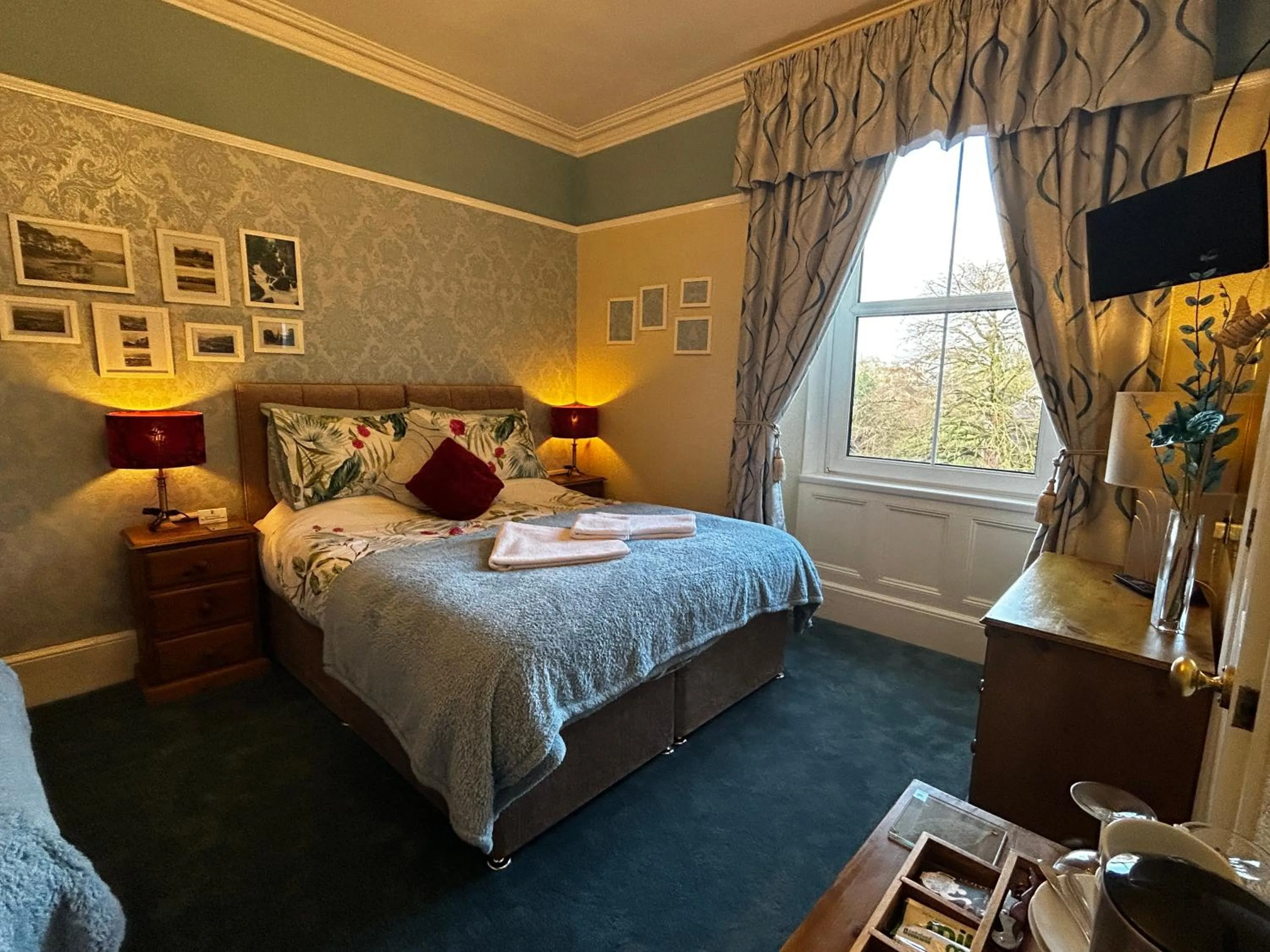 Bed in Glendale Guest House