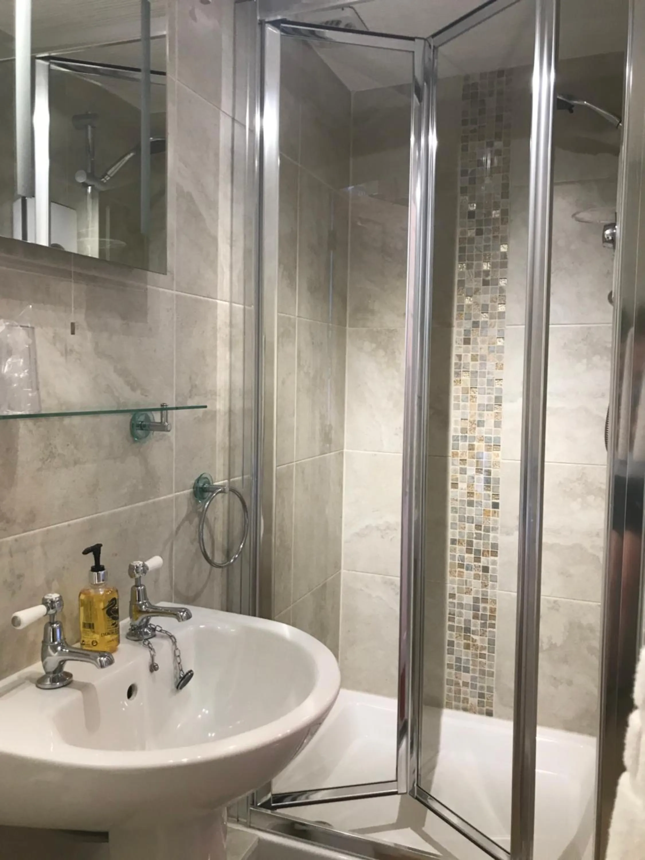 Shower in Glendale Guest House