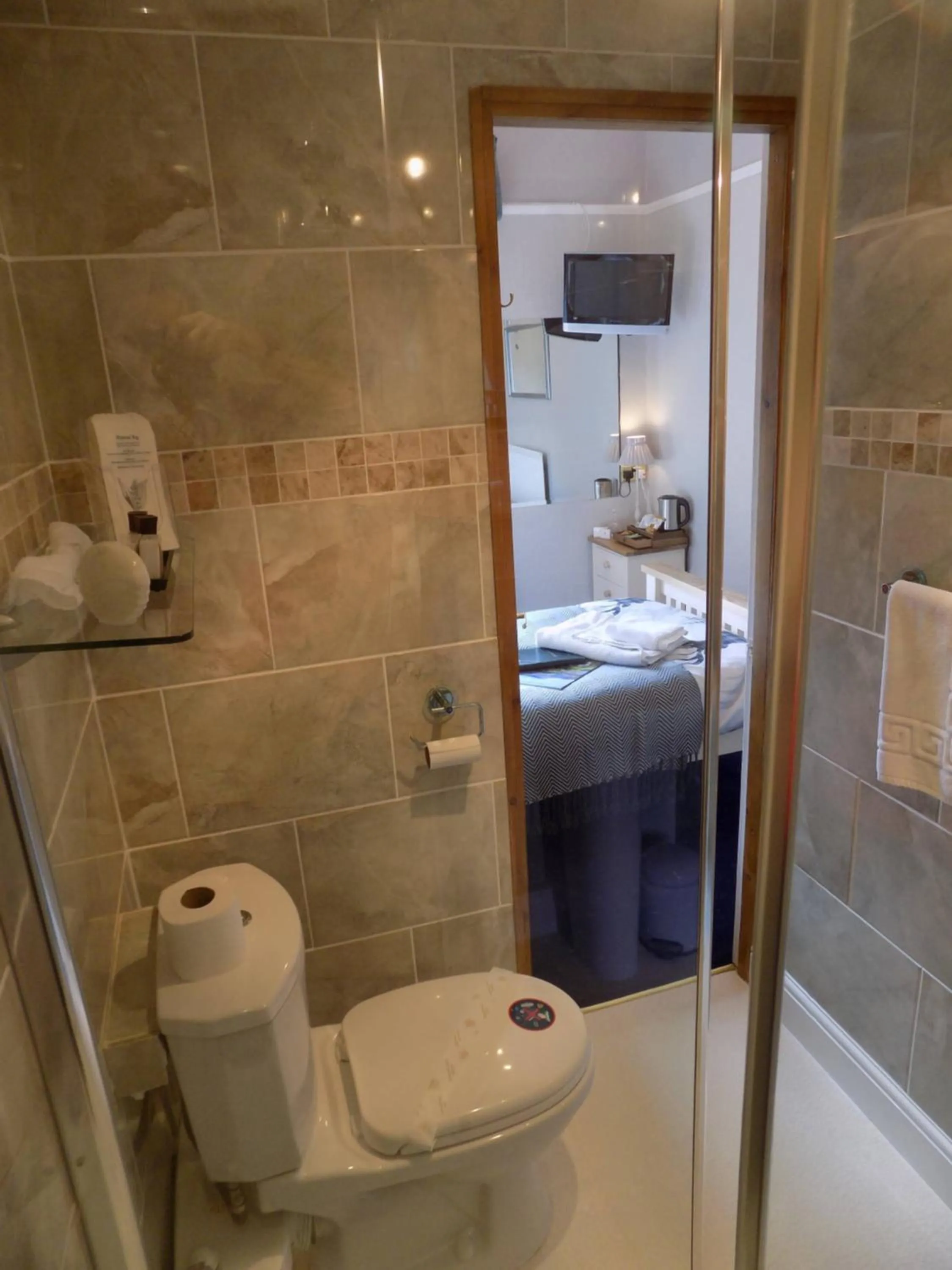 Bathroom in Glendale Guest House