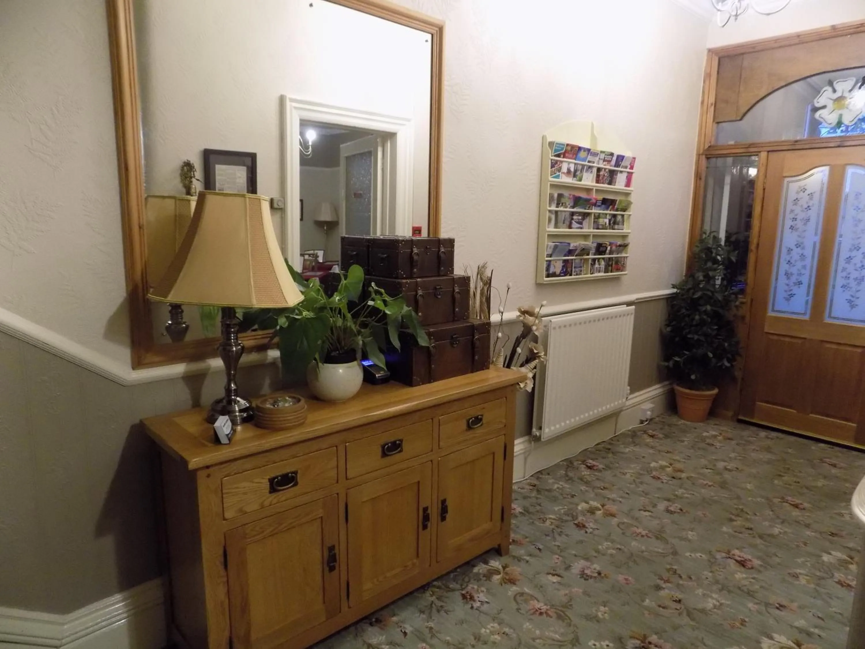 Lobby or reception in Glendale Guest House