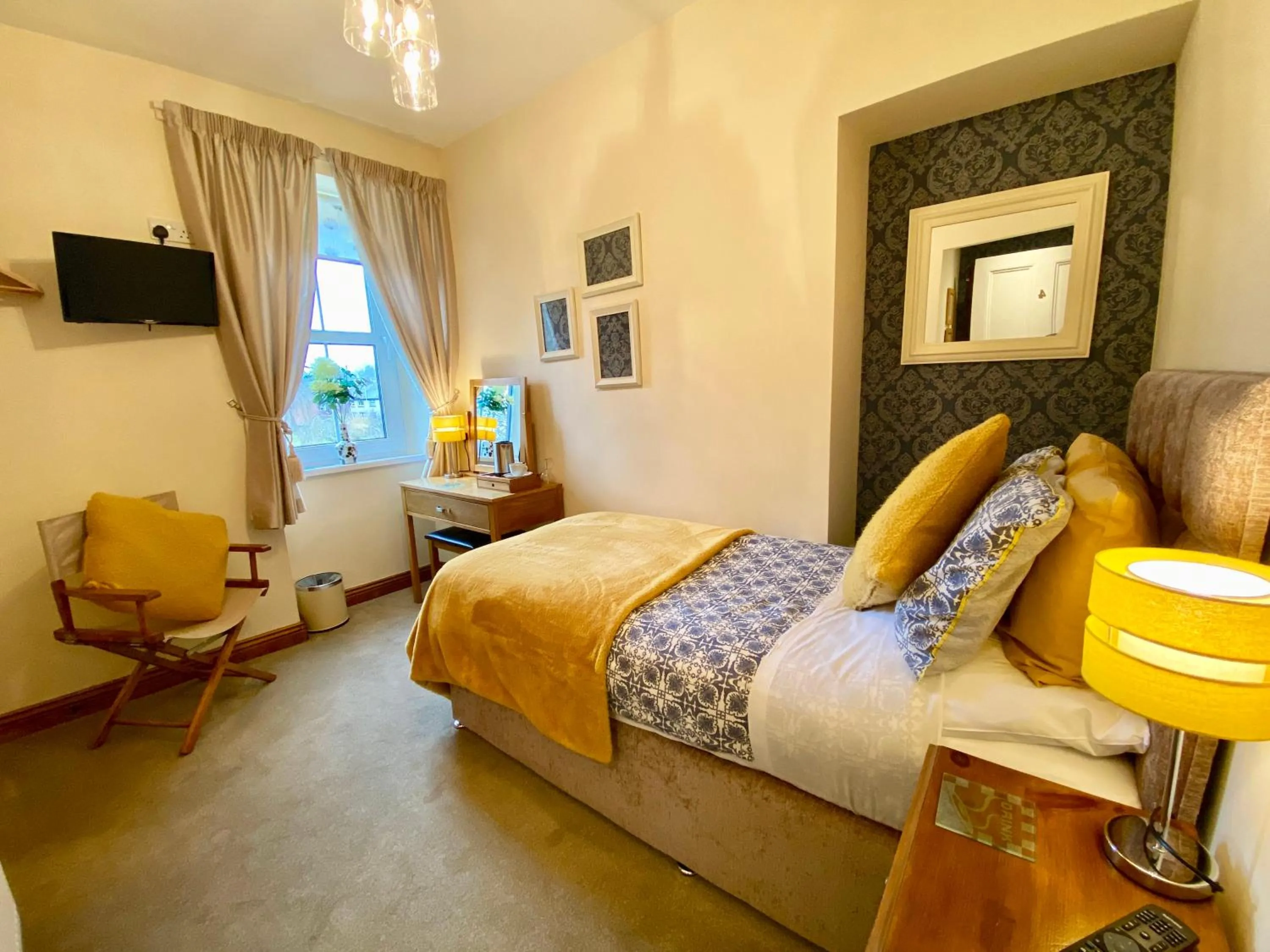 Bed in Glendale Guest House