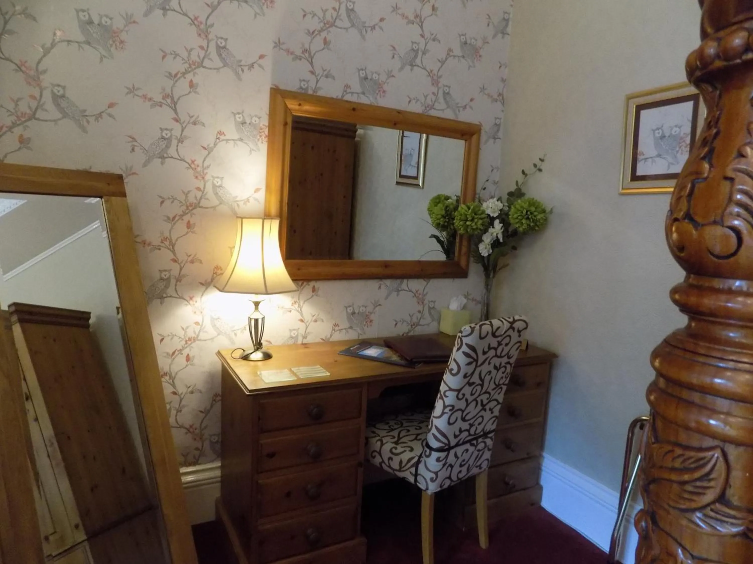 Seating area in Glendale Guest House
