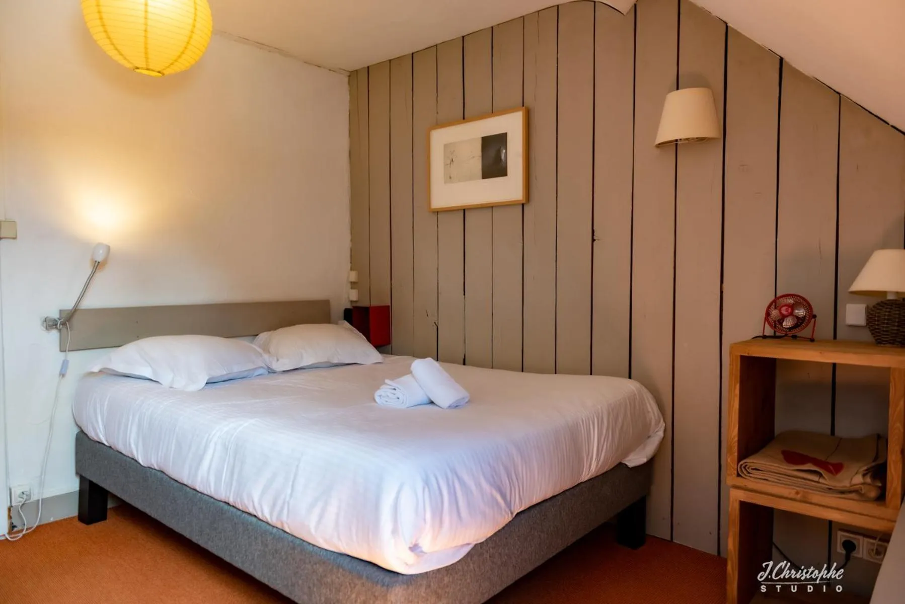 Photo of the whole room, Bed in Logis - Hotel & Restaurant La Corne d 'Abondance