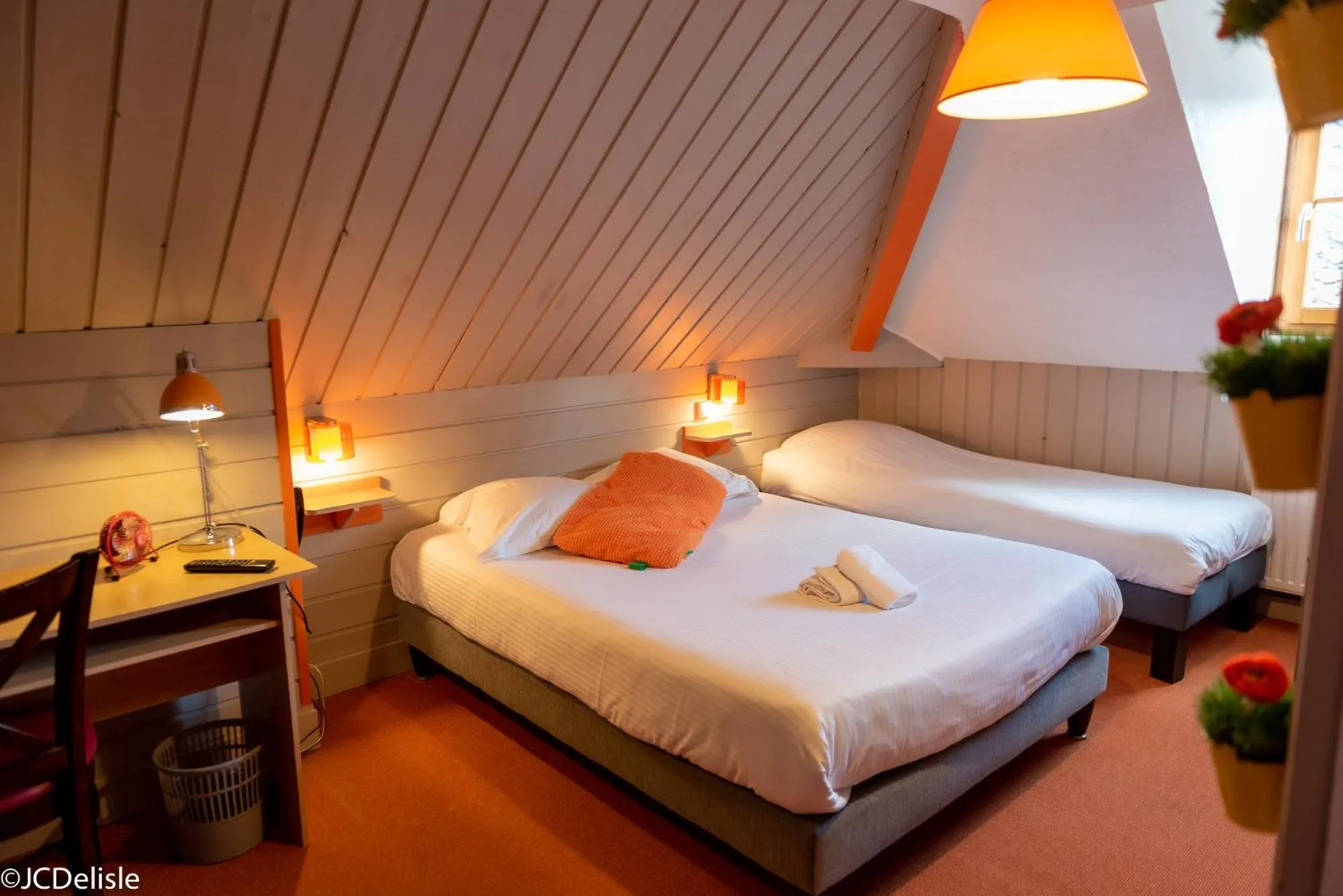 Bed in Logis - Hotel & Restaurant La Corne d 'Abondance