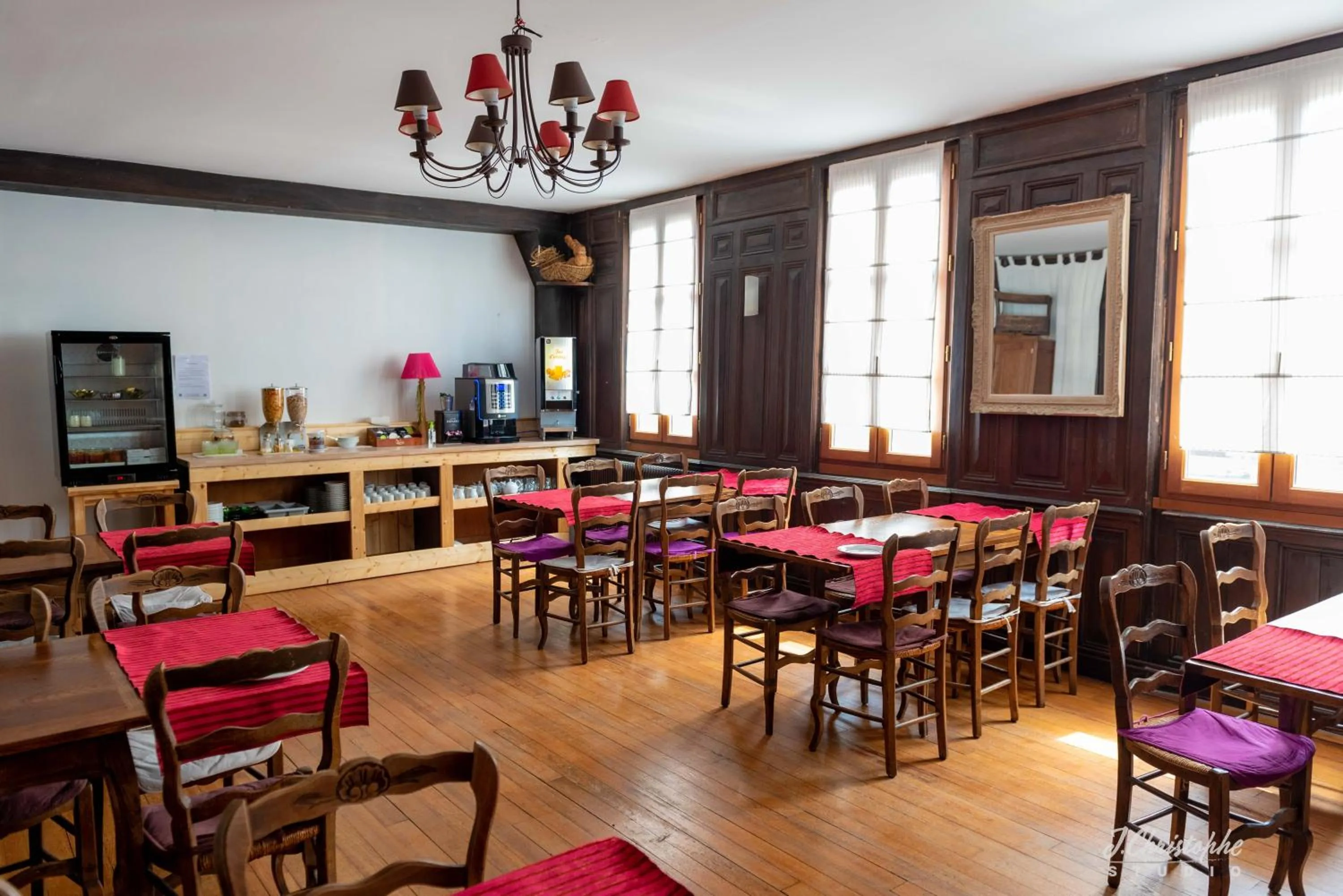 Restaurant/places to eat in Logis - Hotel & Restaurant La Corne d 'Abondance