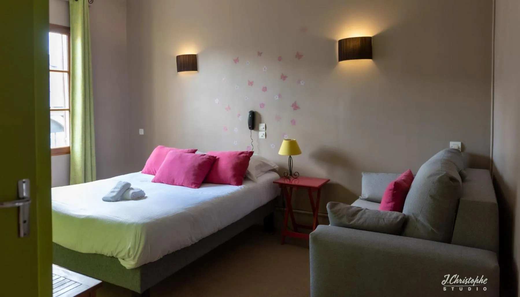 Breakfast, Bed in Logis - Hotel & Restaurant La Corne d 'Abondance