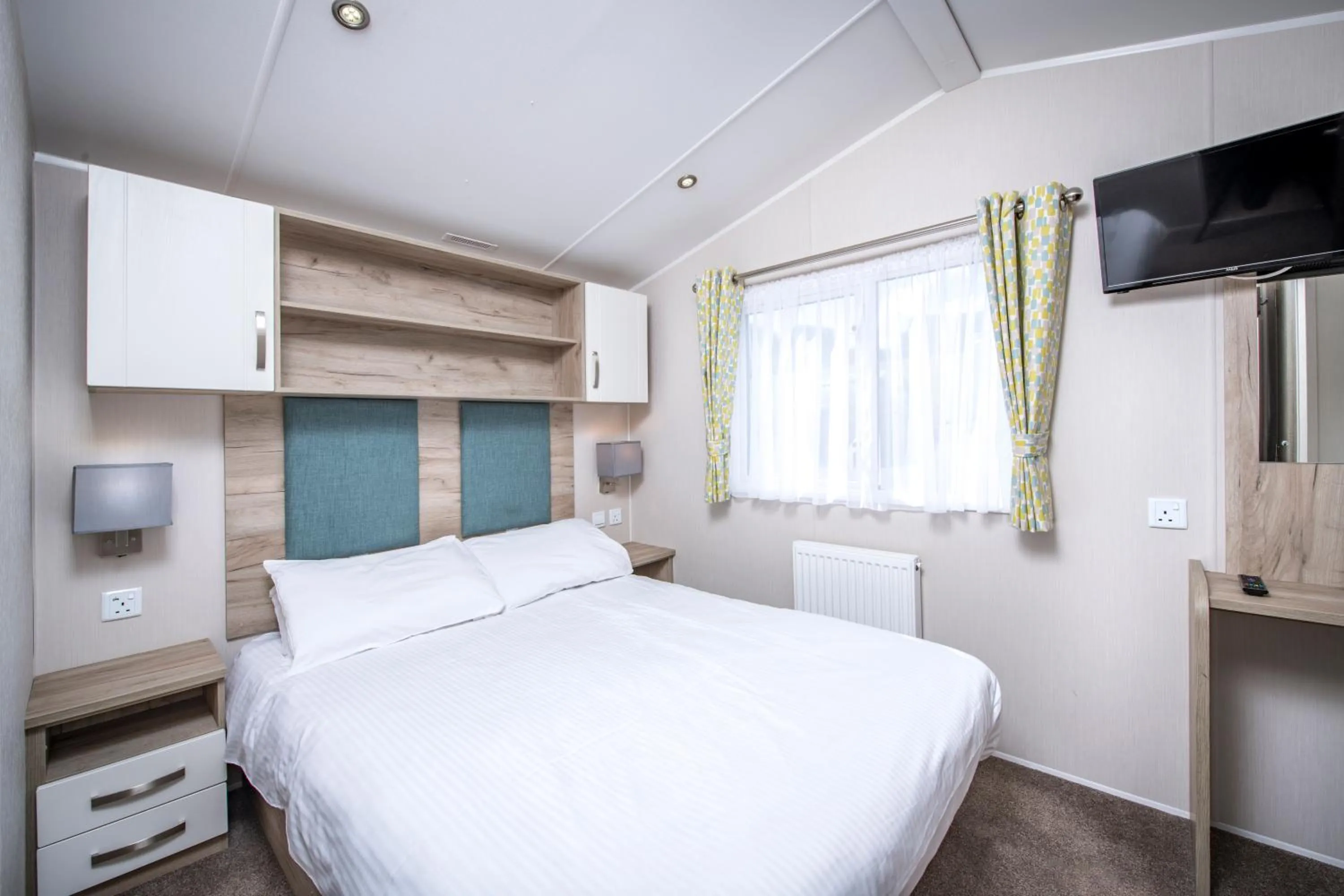 Bedroom, Bed in Widemouth Bay Caravan Park