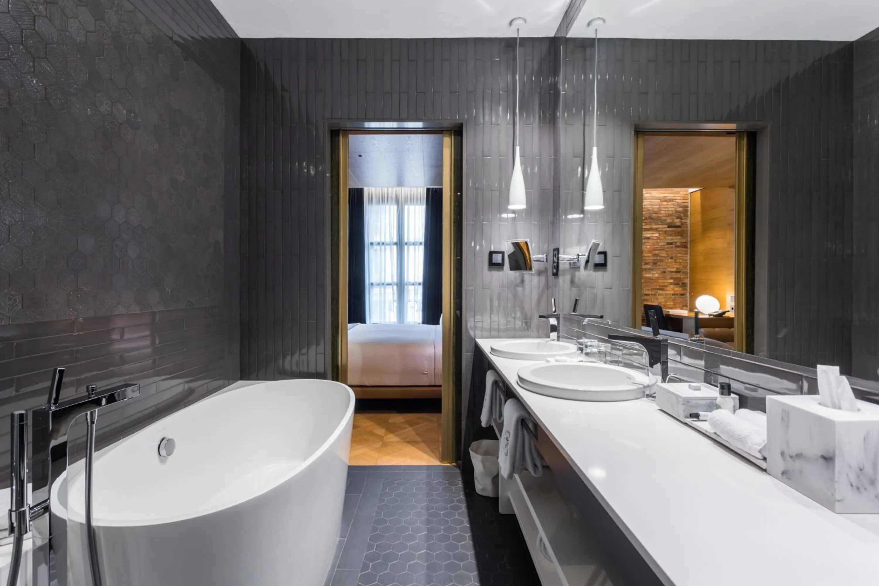 Shower in Monument Hotel