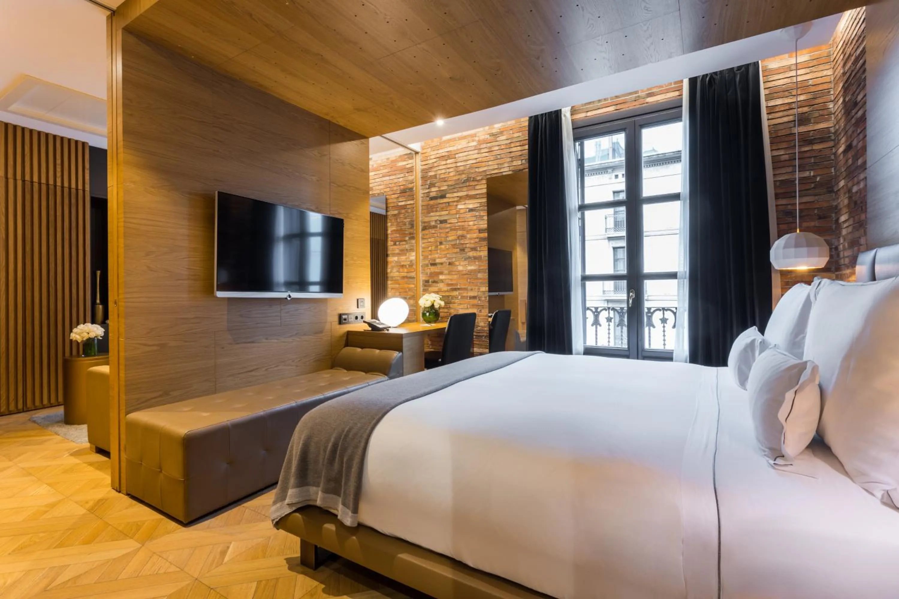 Photo of the whole room, Bed in Monument Hotel