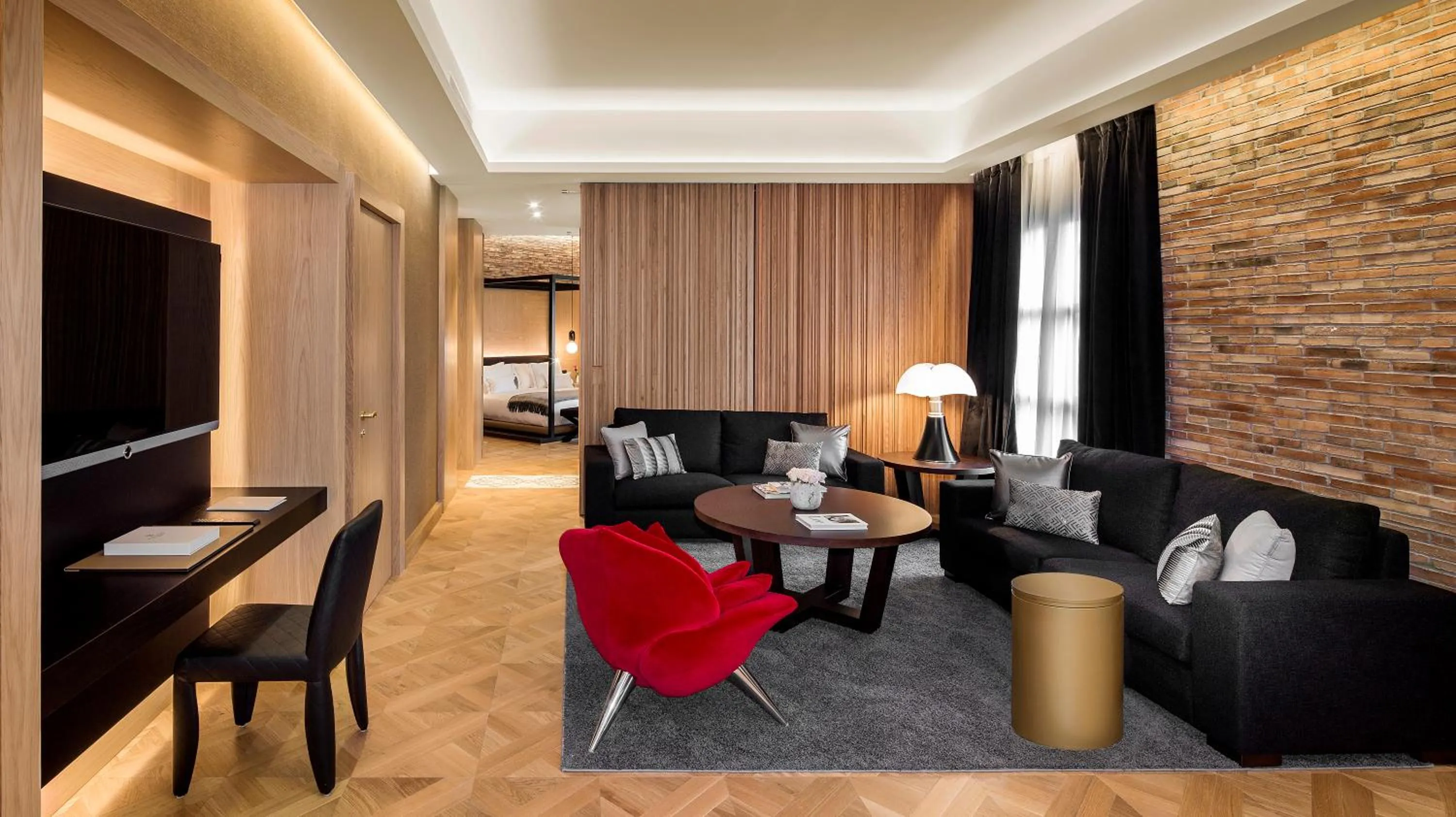 Living room, Bed in Monument Hotel