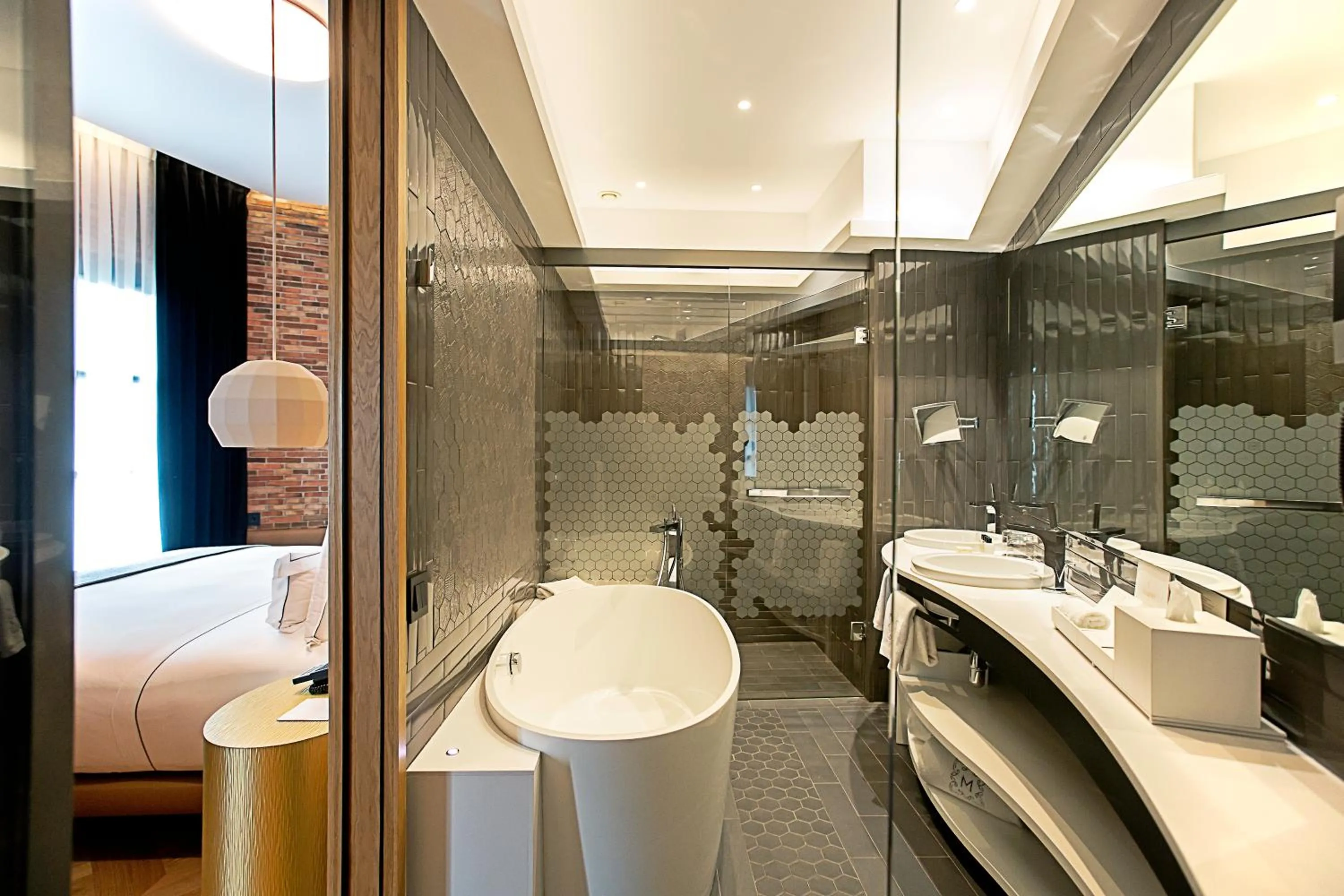 Shower in Monument Hotel