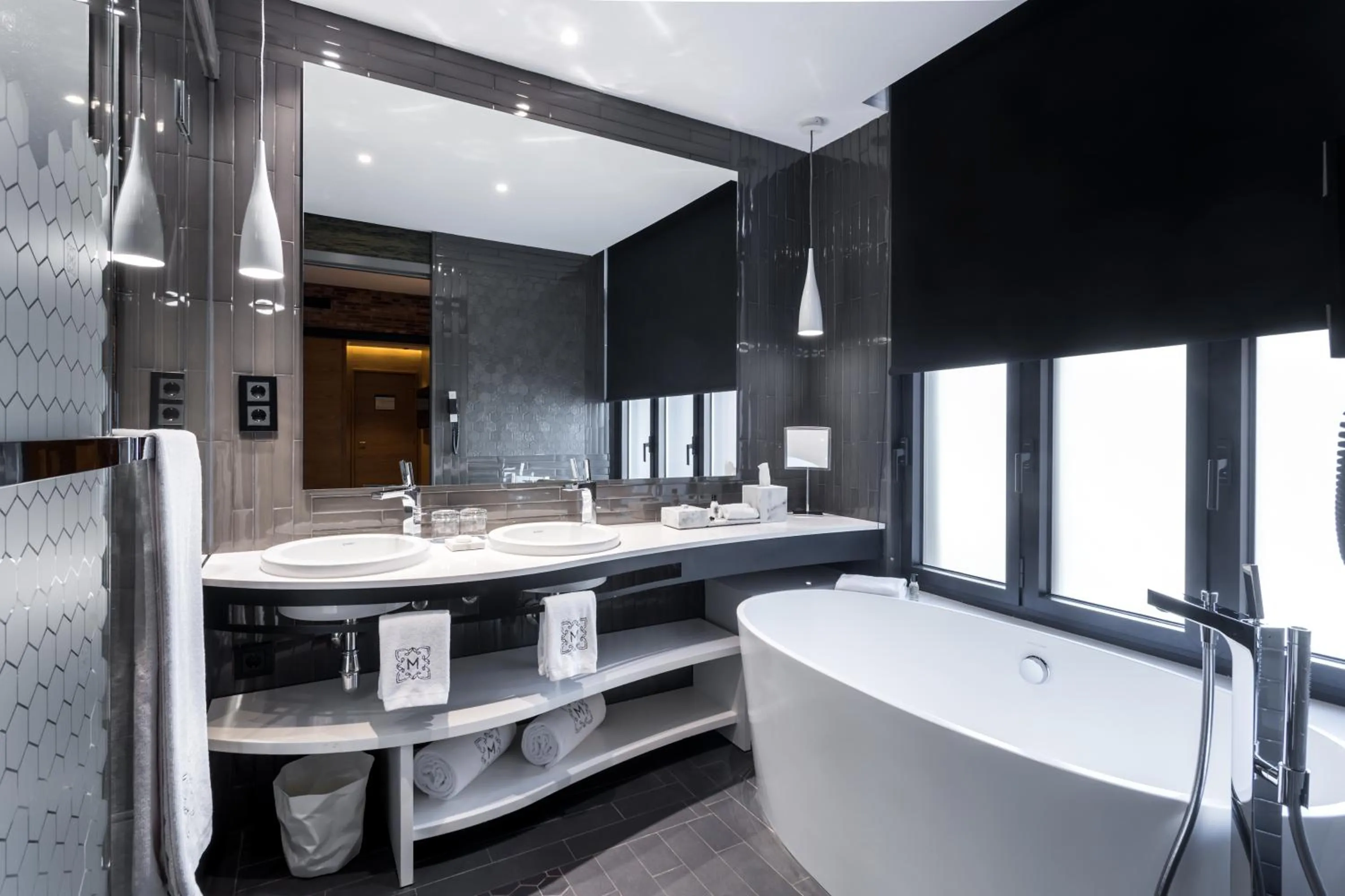 Shower in Monument Hotel