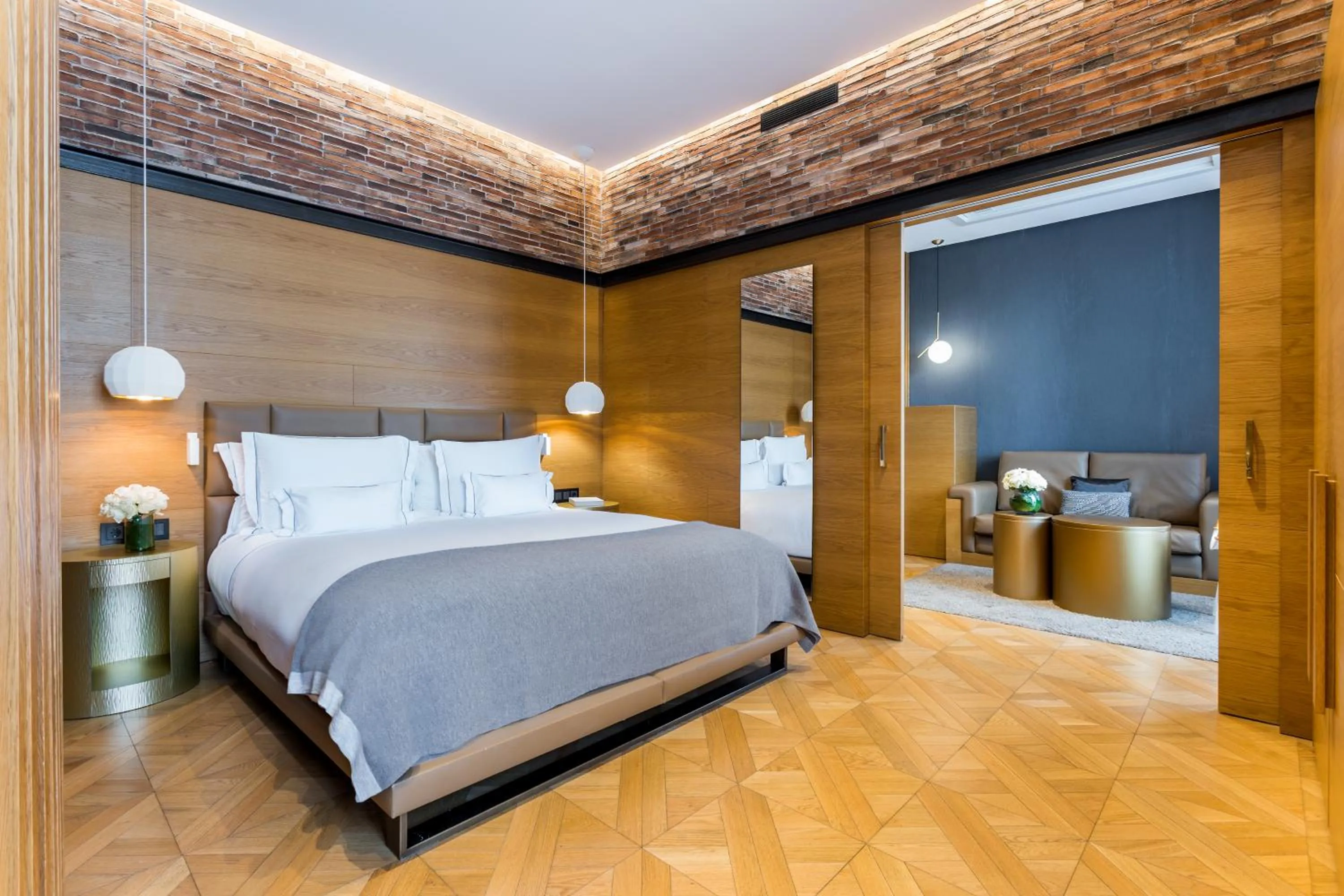 Photo of the whole room, Bed in Monument Hotel