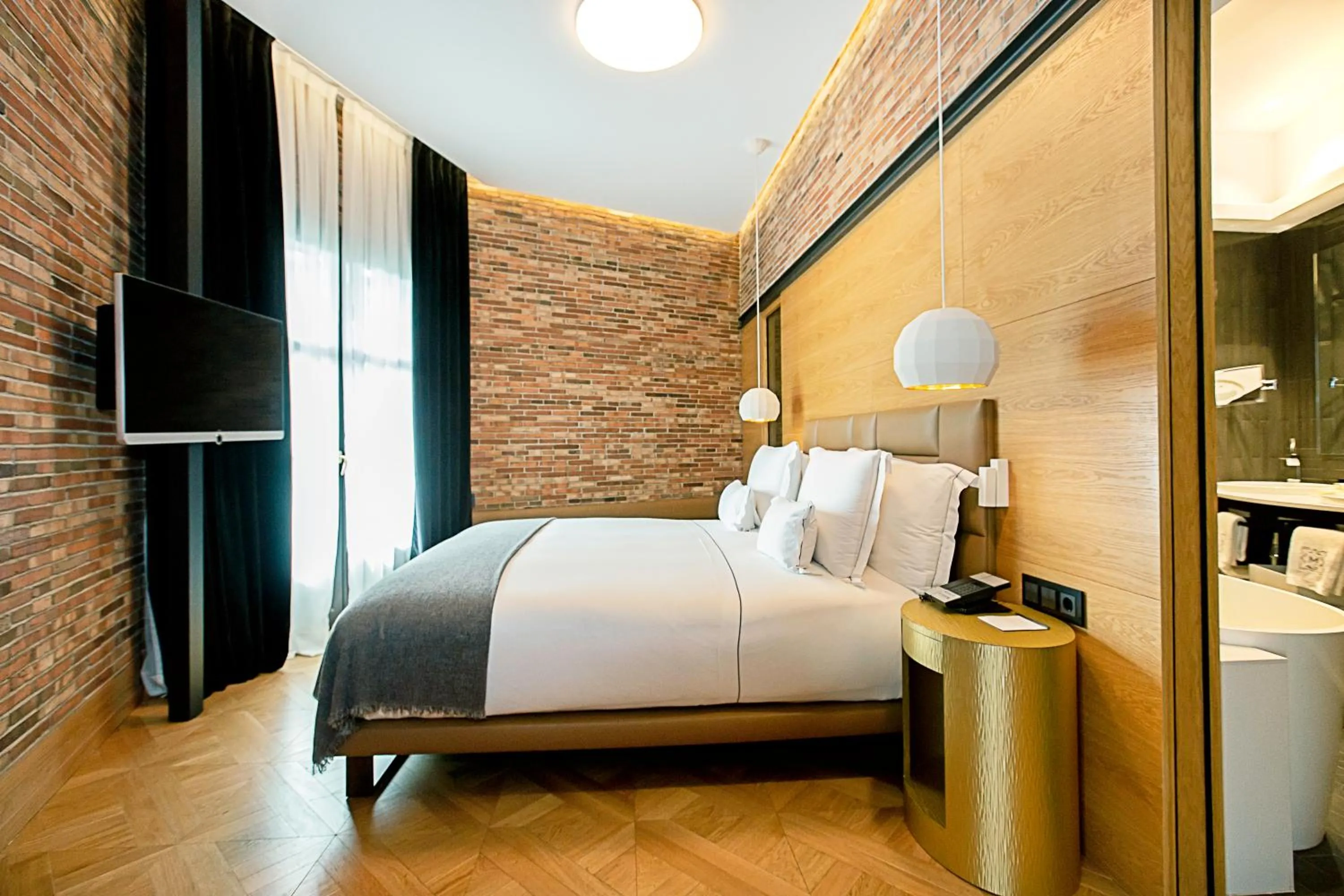 Bed in Monument Hotel