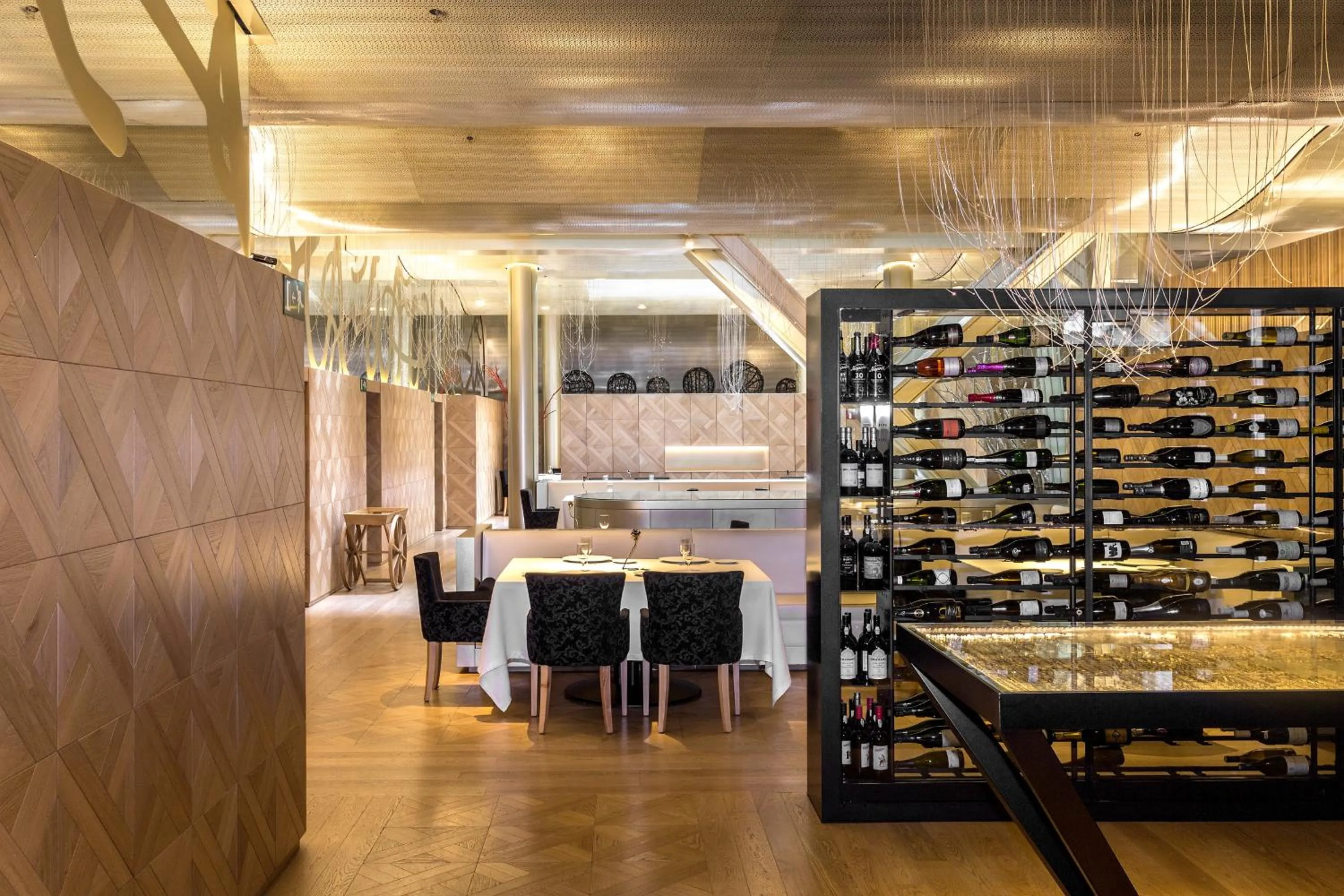 Restaurant/places to eat in Monument Hotel