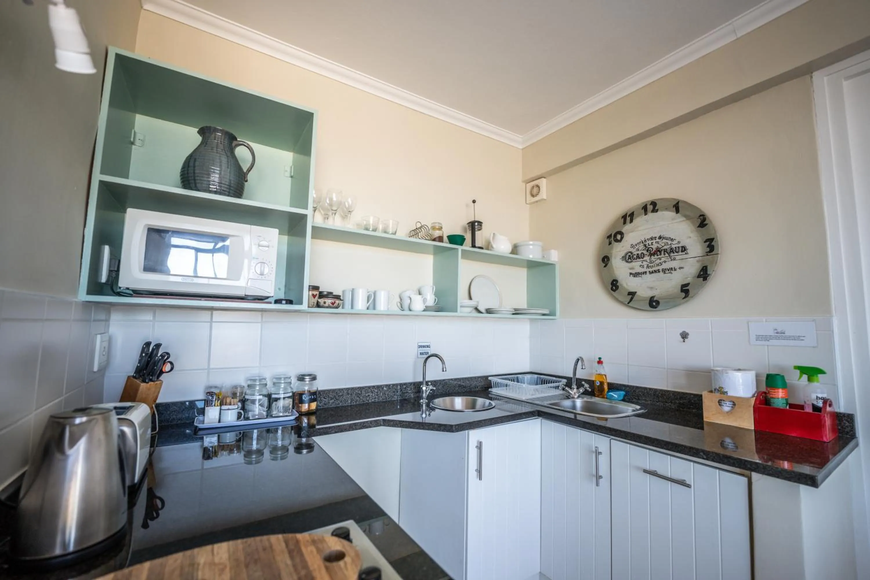 Coffee/tea facilities in The Lookout Guest House
