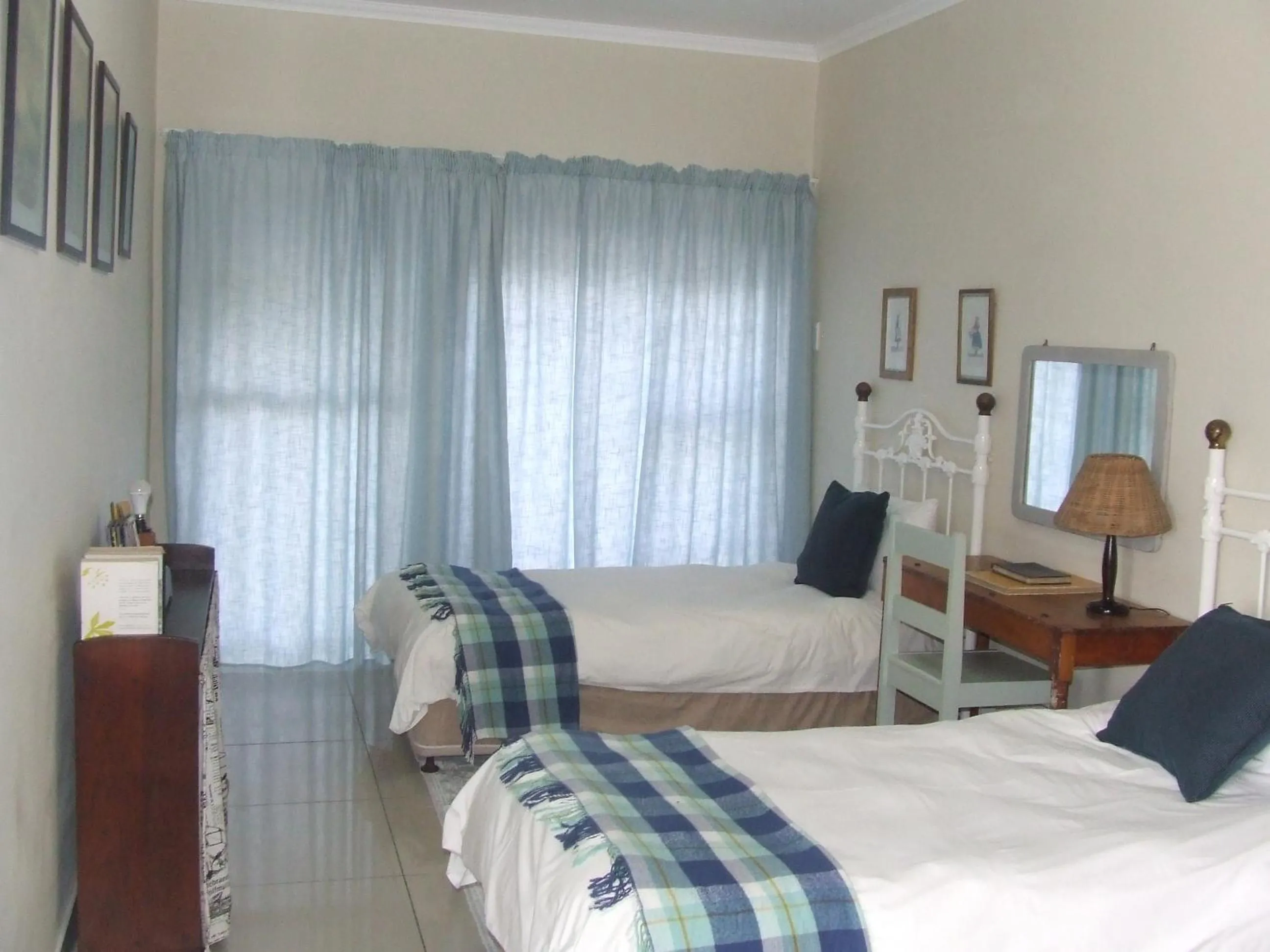 Photo of the whole room, Bed in The Lookout Guest House