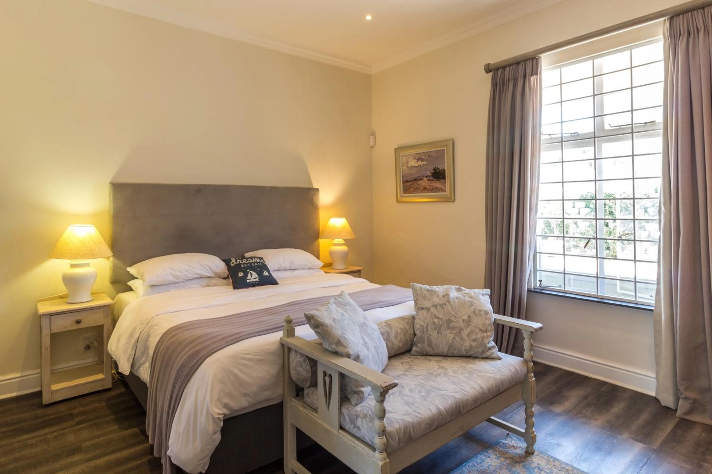 Photo of the whole room, Bed in The Lookout Guest House