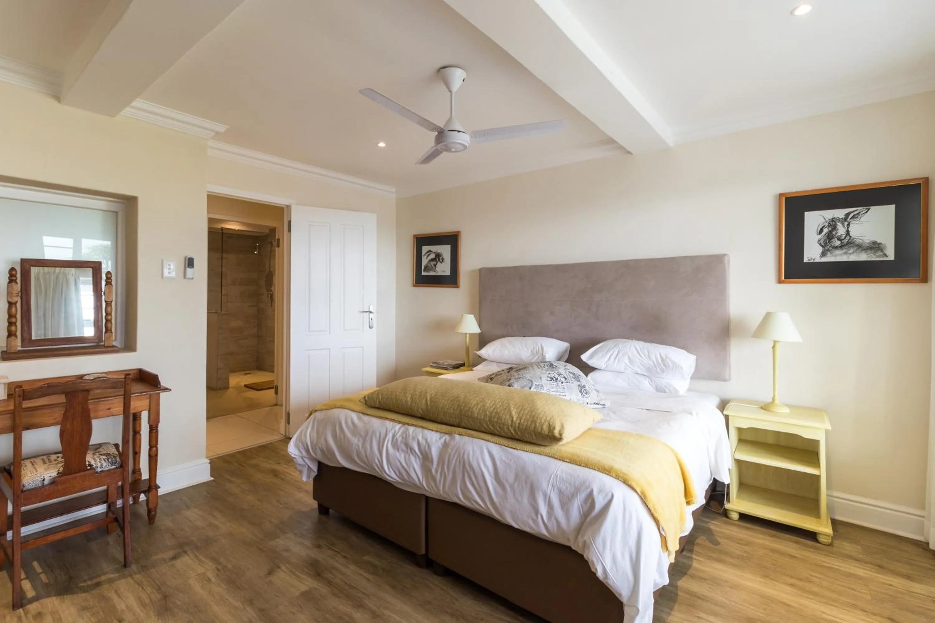 Photo of the whole room, Bed in The Lookout Guest House