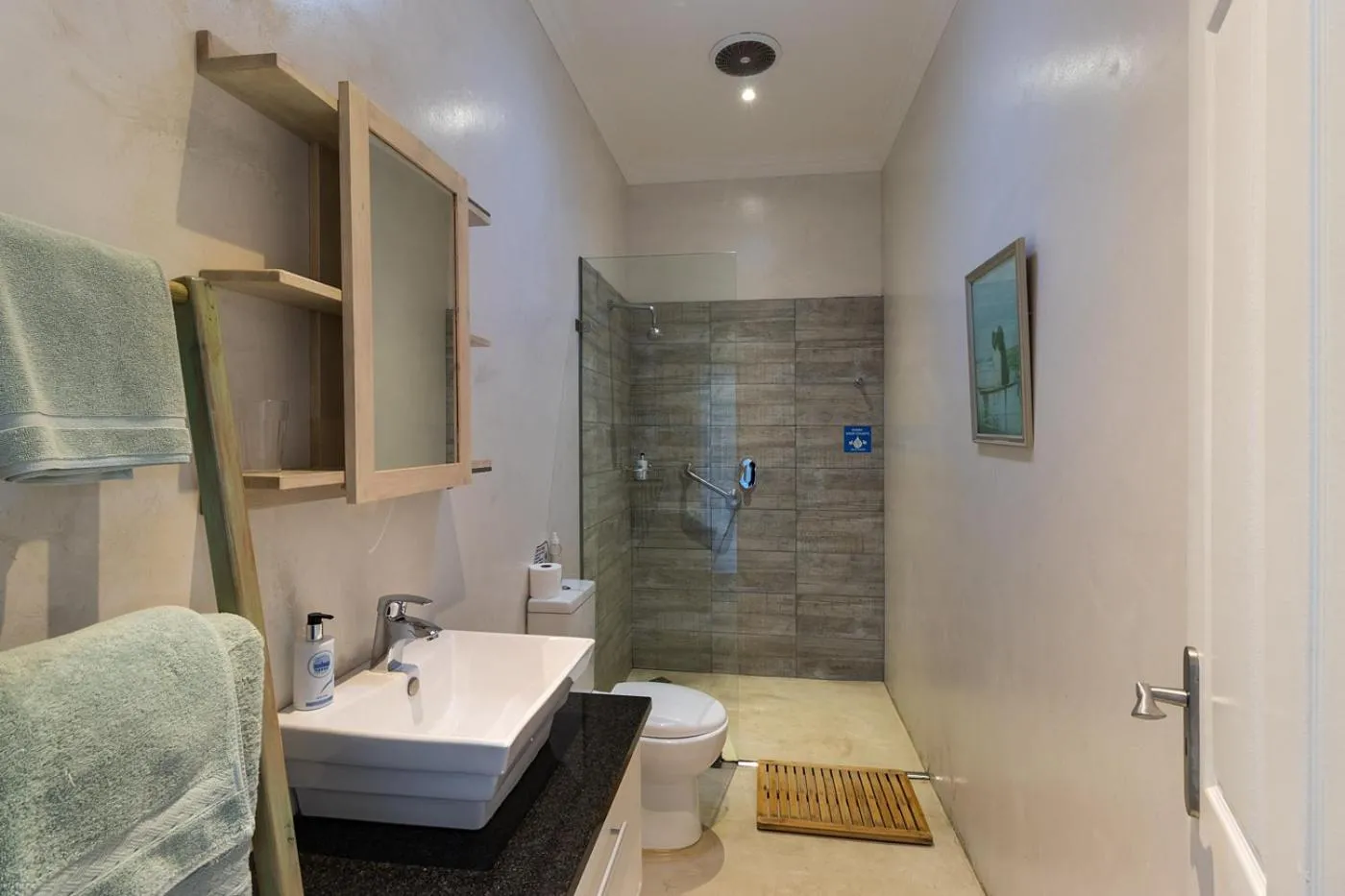 Shower in The Lookout Guest House
