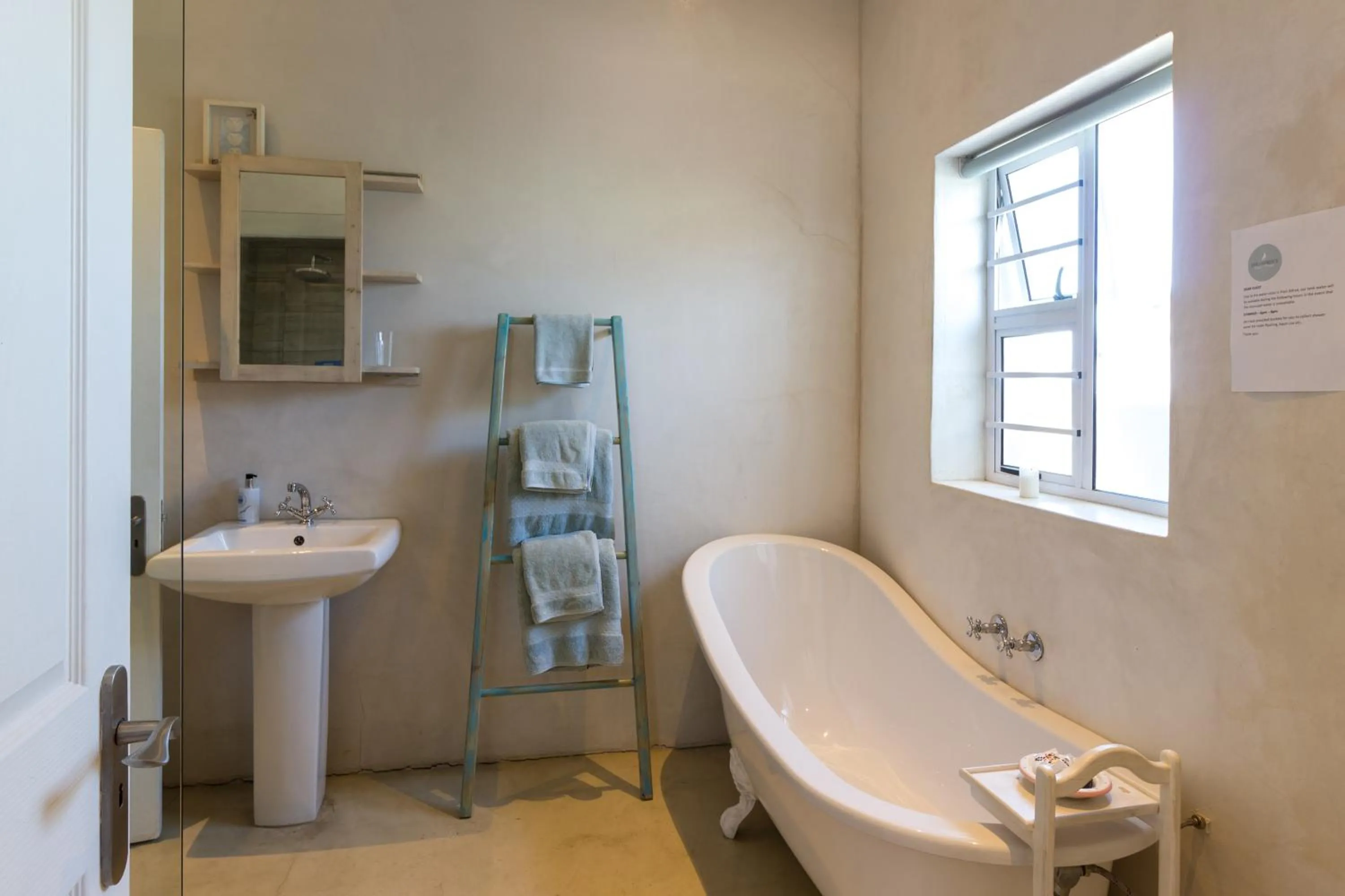 Toilet in The Lookout Guest House