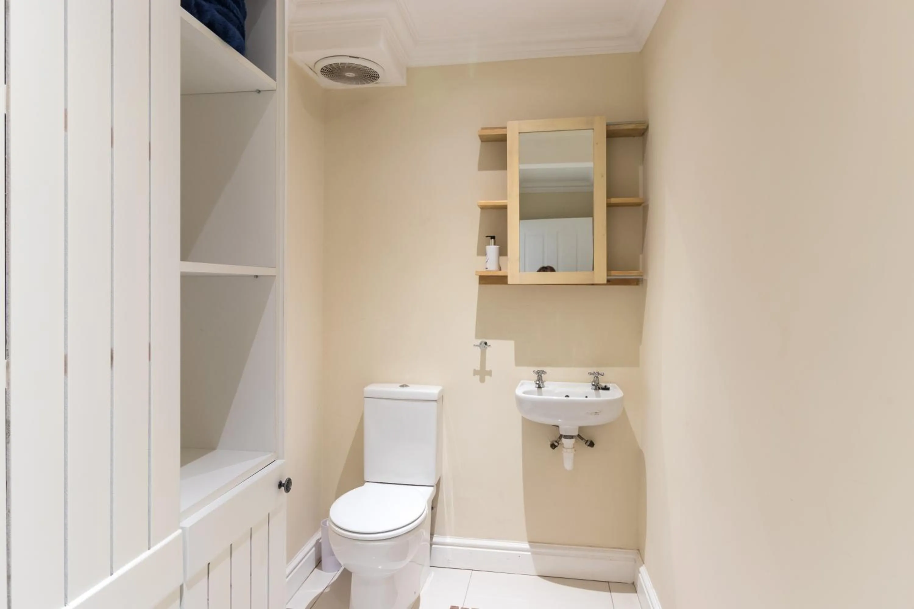 Toilet in The Lookout Guest House