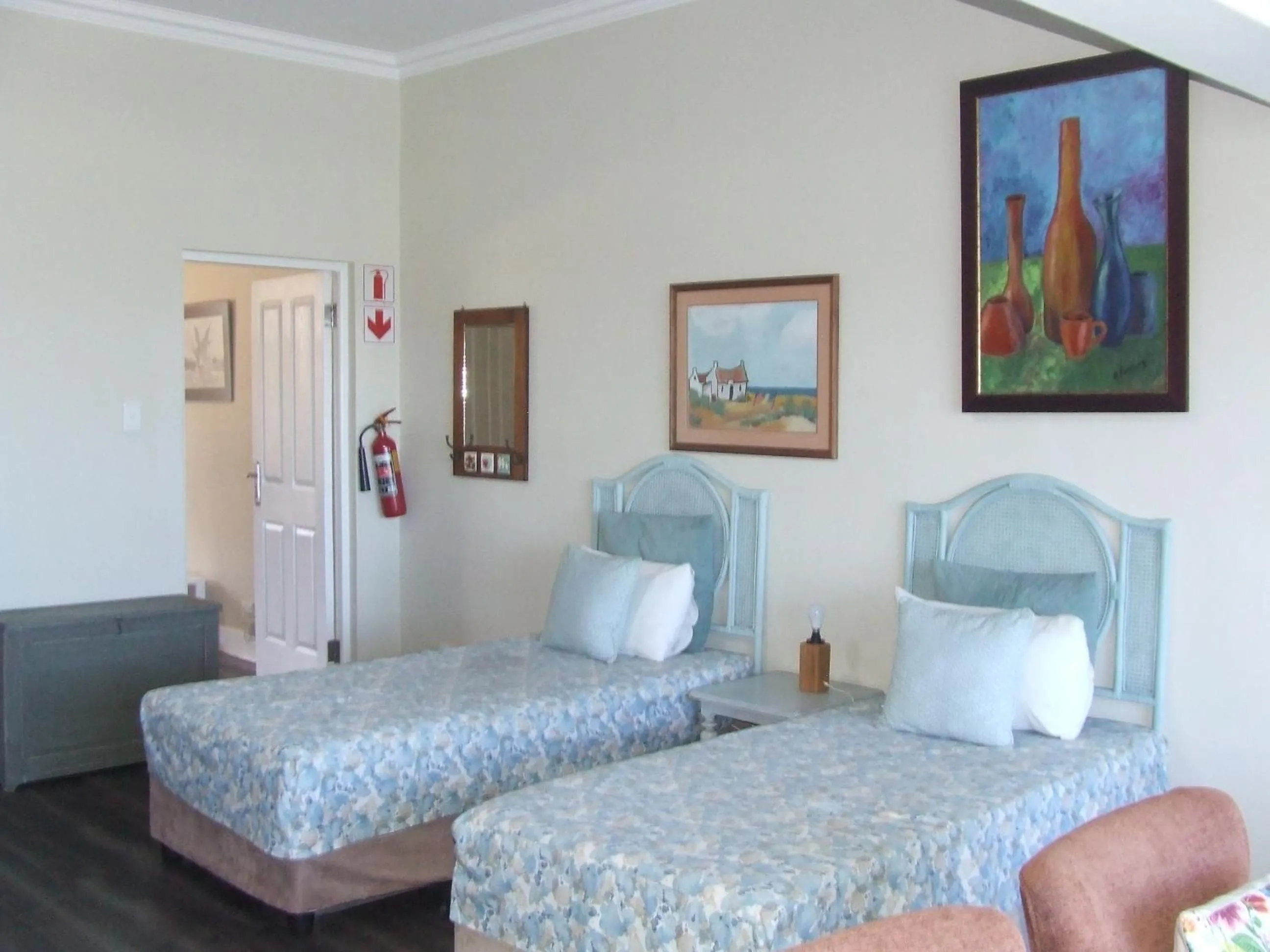 Living room, Bed in The Lookout Guest House