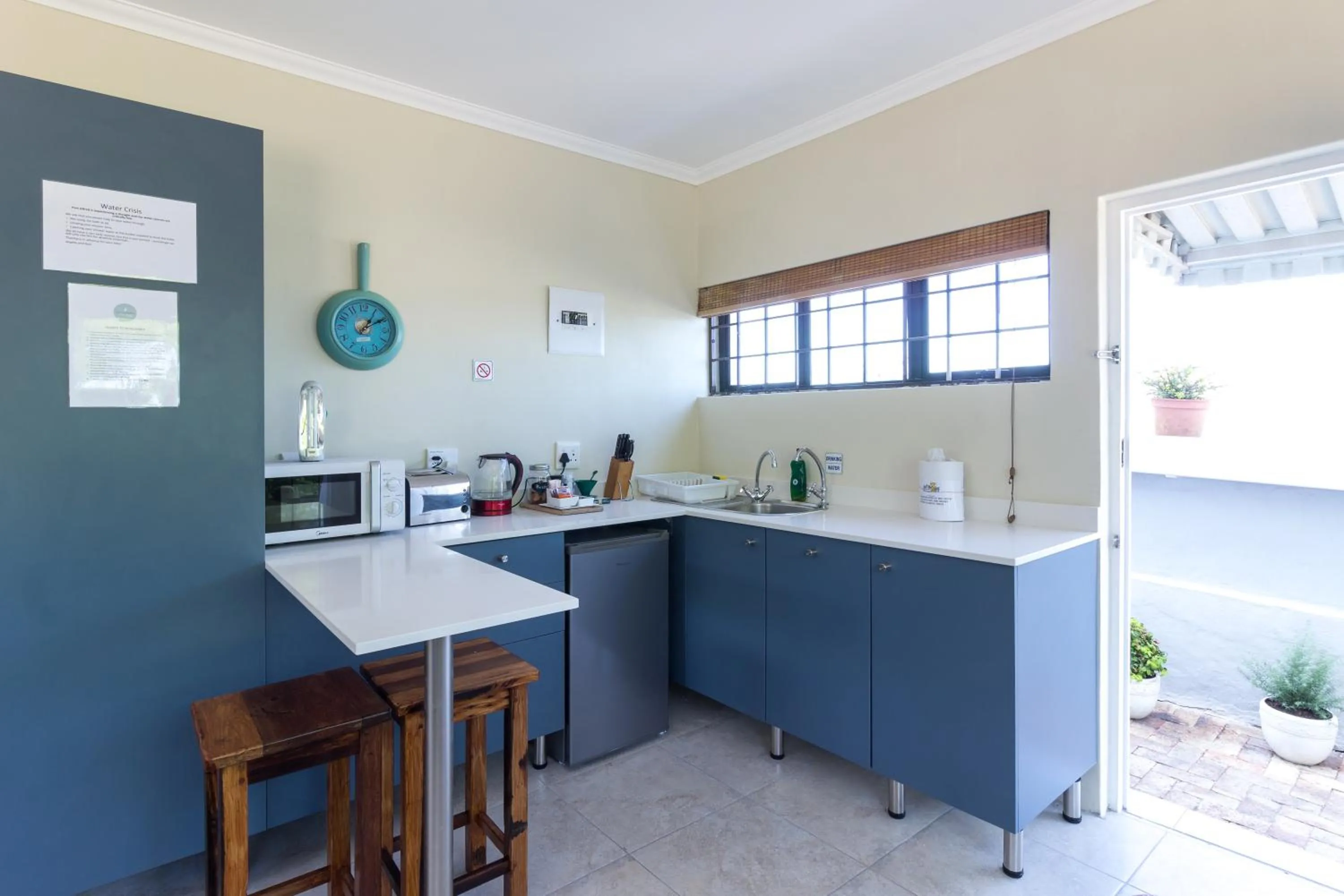 Kitchen or kitchenette in The Lookout Guest House