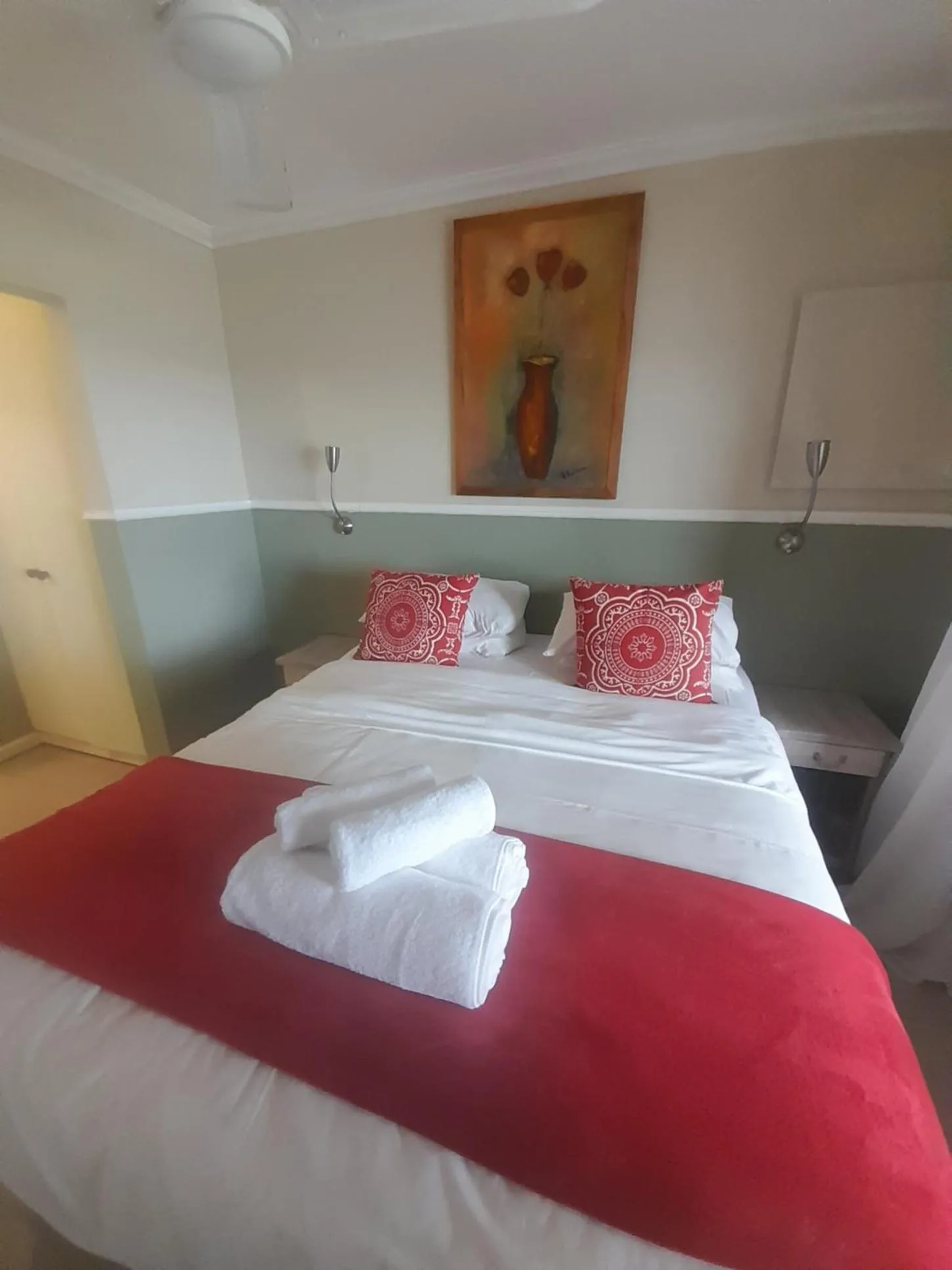 Bedroom, Bed in The Lookout Guest House