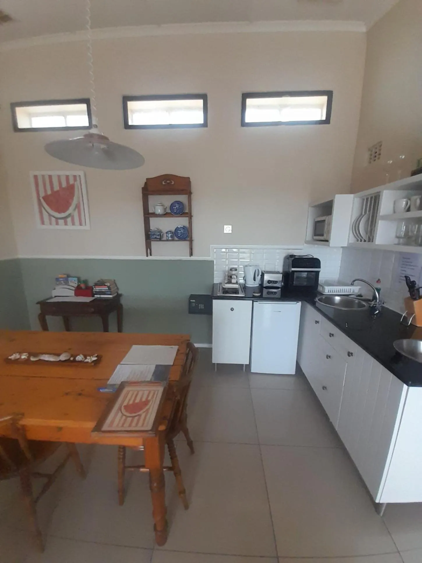 Kitchen or kitchenette in The Lookout Guest House