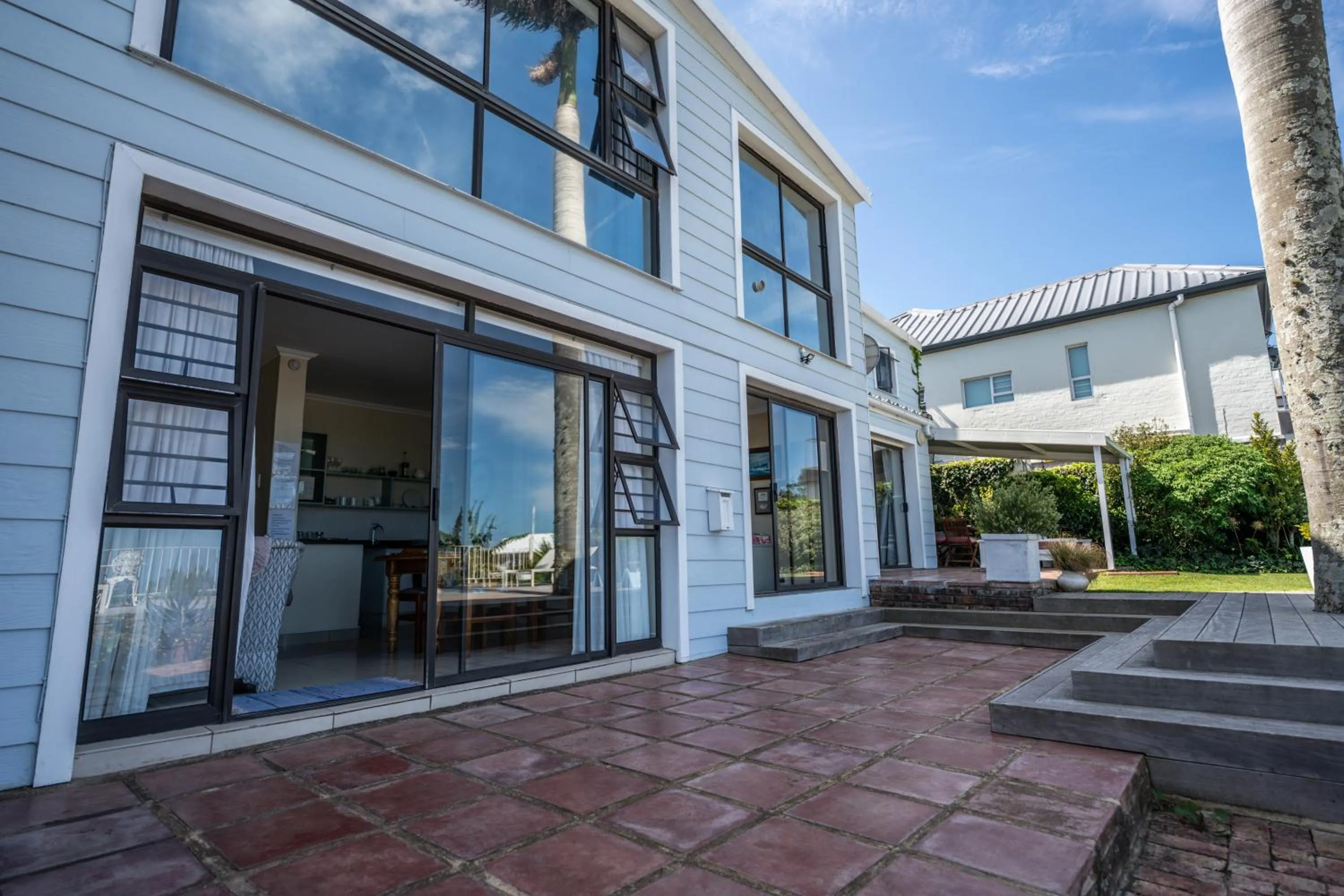 Facade/entrance in The Lookout Guest House